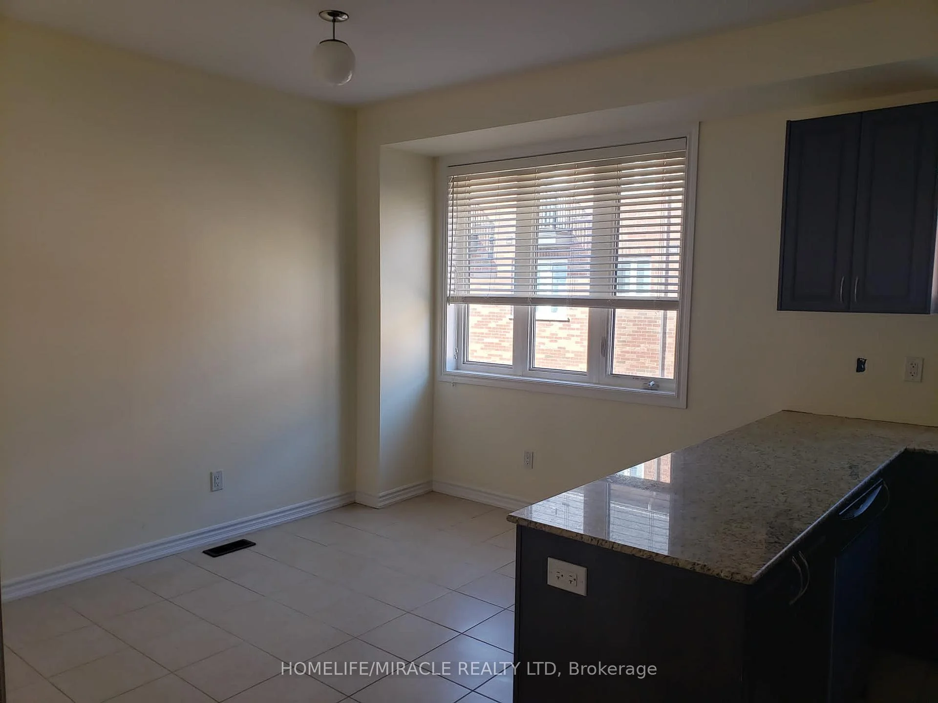 Photo 16 of 11 Shiff Crescent, Brampton, Heart Lake East — HOMEH