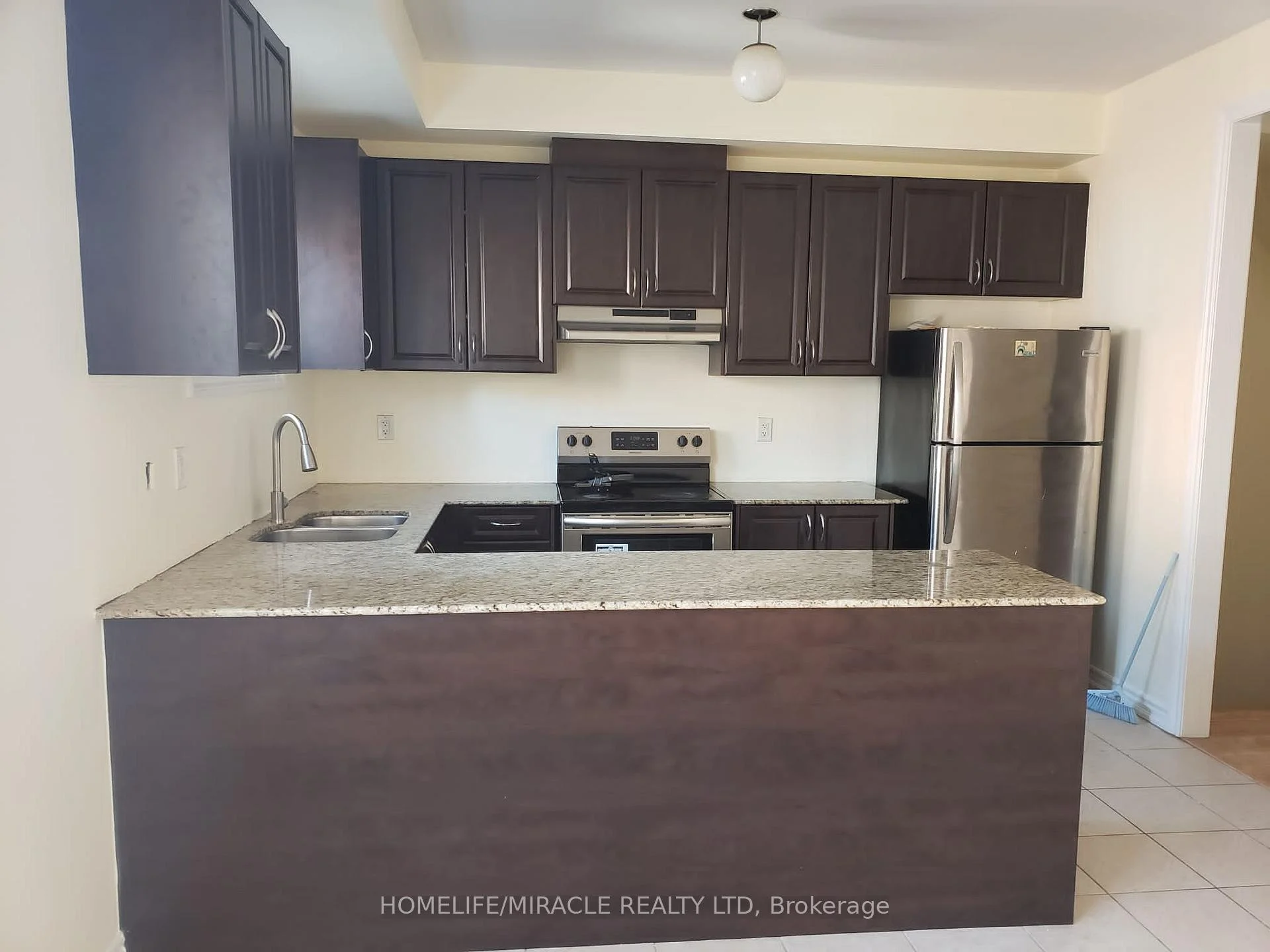 Photo 17 of 11 Shiff Crescent, Brampton, Heart Lake East — HOMEH