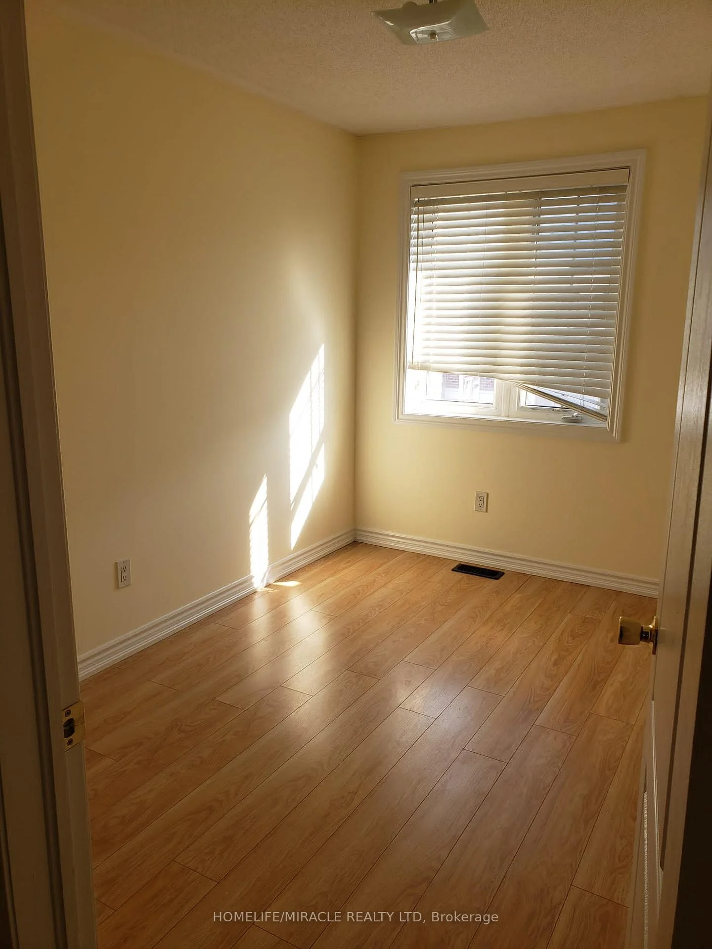 Photo 21 of 11 Shiff Crescent, Brampton, Heart Lake East — HOMEH