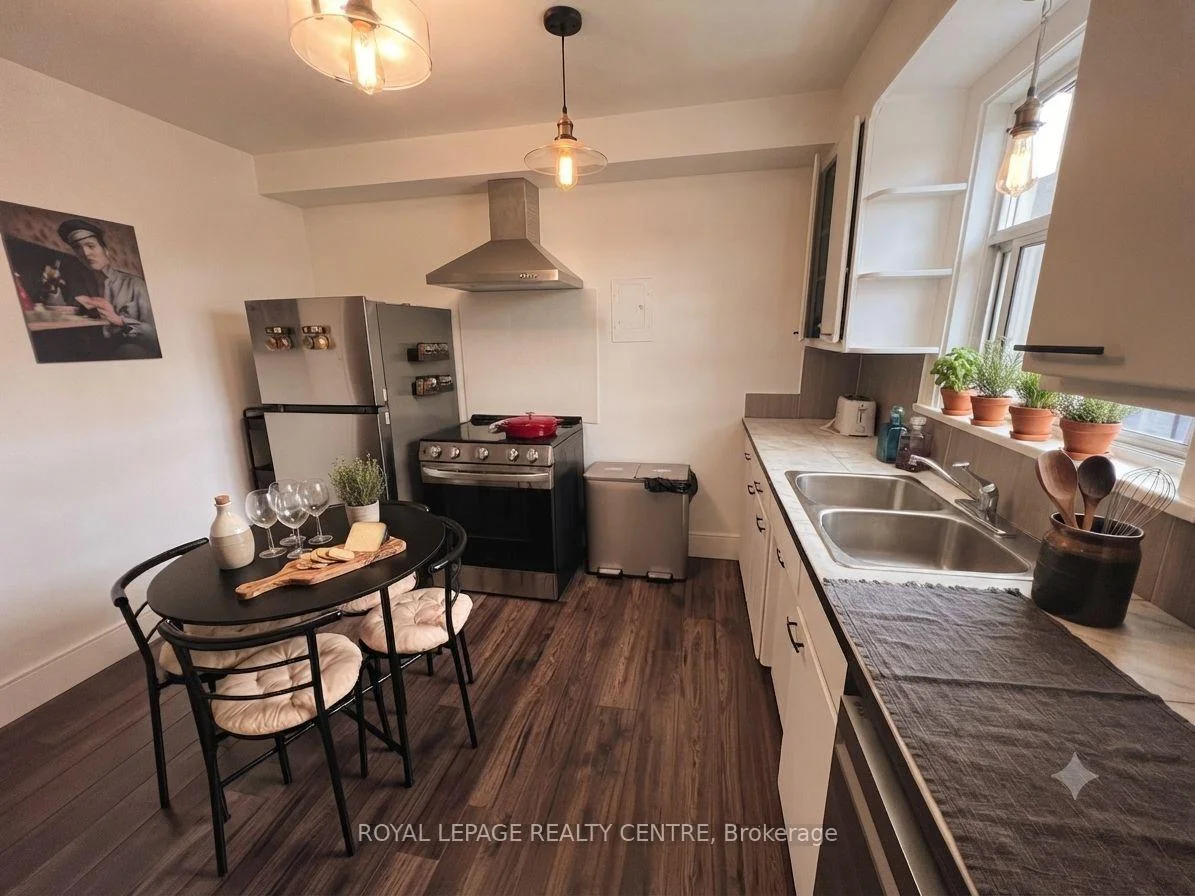 Photo 5 of Unit 1, 3351 Lakeshore Boulevard, Etobicoke, Long Branch — HOMEH