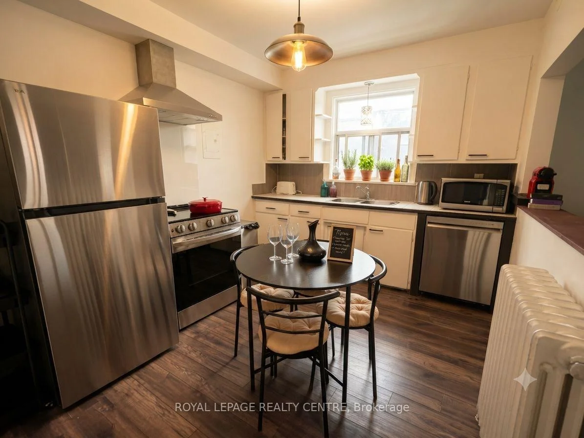 Photo 6 of Unit 1, 3351 Lakeshore Boulevard, Etobicoke, Long Branch — HOMEH