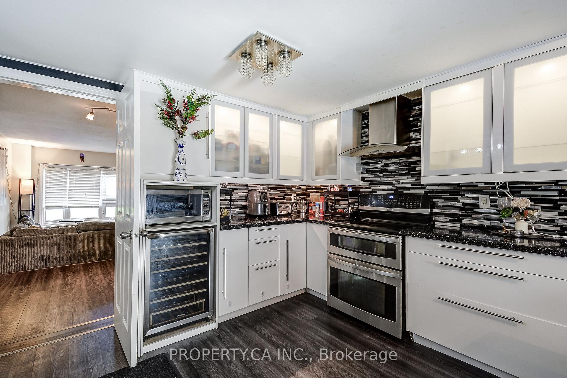 Photo 23 of 3 Waterford Crescent, Hamilton, Lakeshore — HOMEH