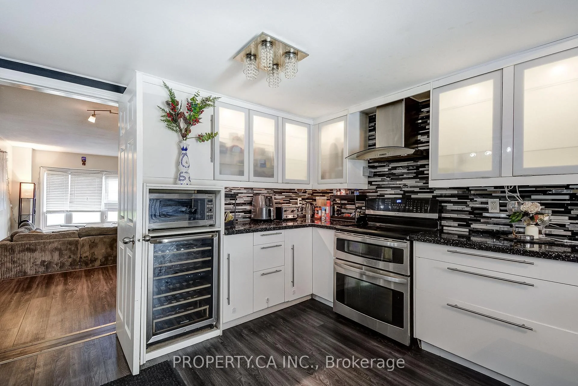 Photo 24 of 3 Waterford Crescent, Hamilton, Lakeshore — HOMEH