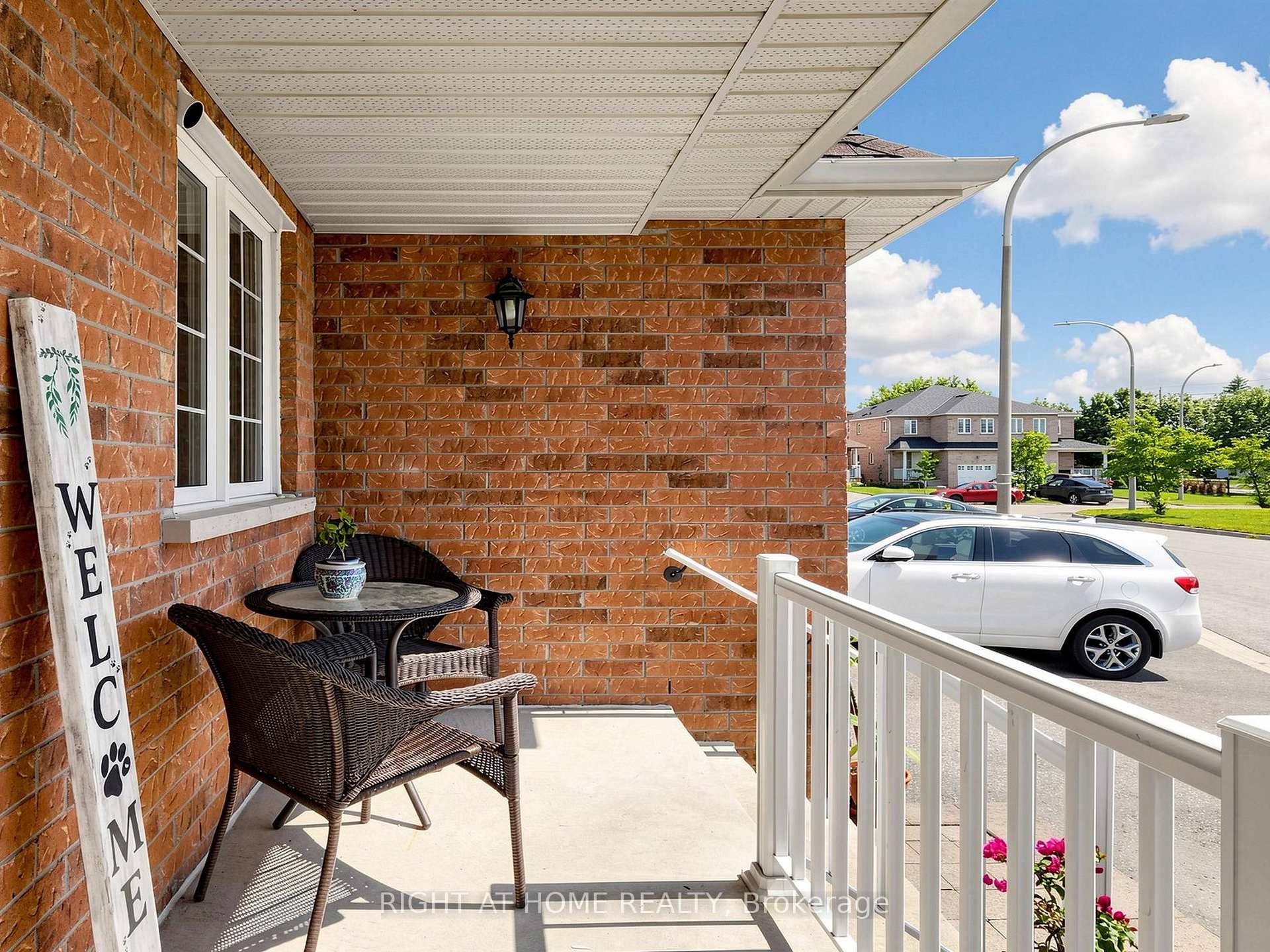 Photo 5 of 25 Teagarden Court, Whitby, Rolling Acres — HOMEH