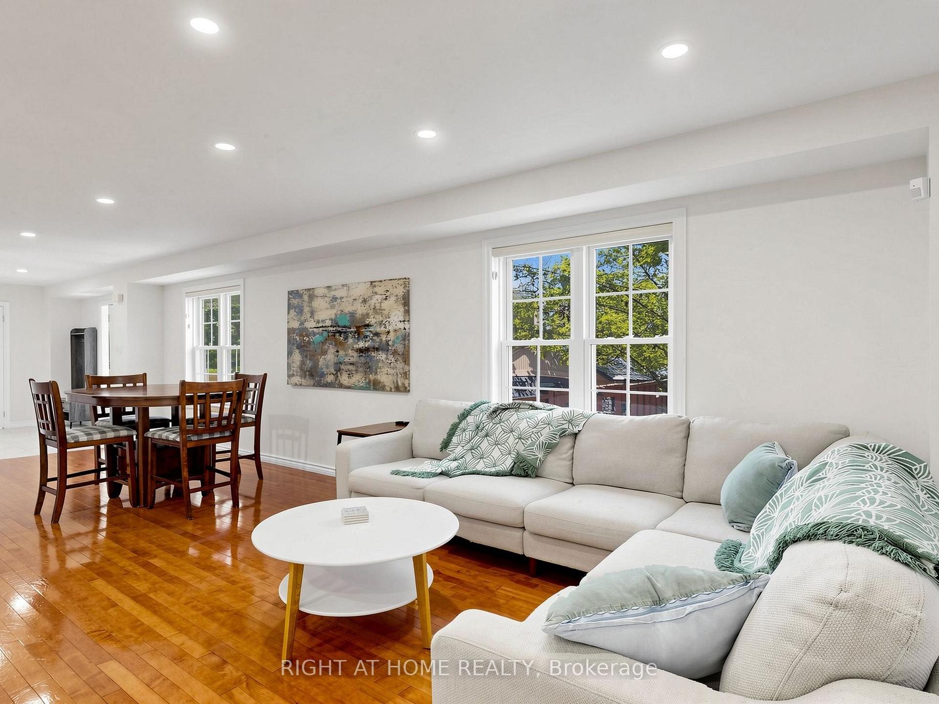 Photo 6 of 25 Teagarden Court, Whitby, Rolling Acres — HOMEH