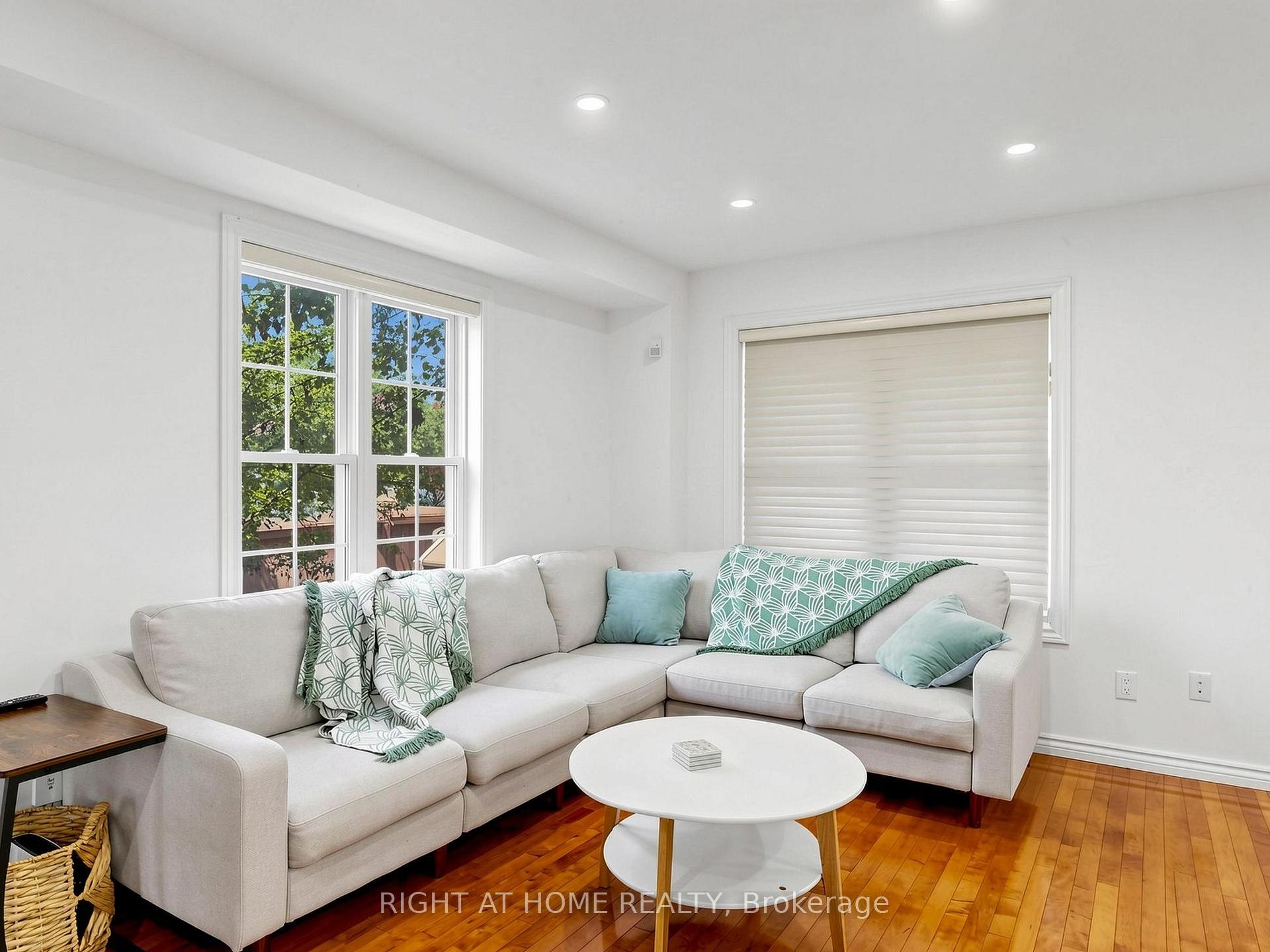 Photo 7 of 25 Teagarden Court, Whitby, Rolling Acres — HOMEH