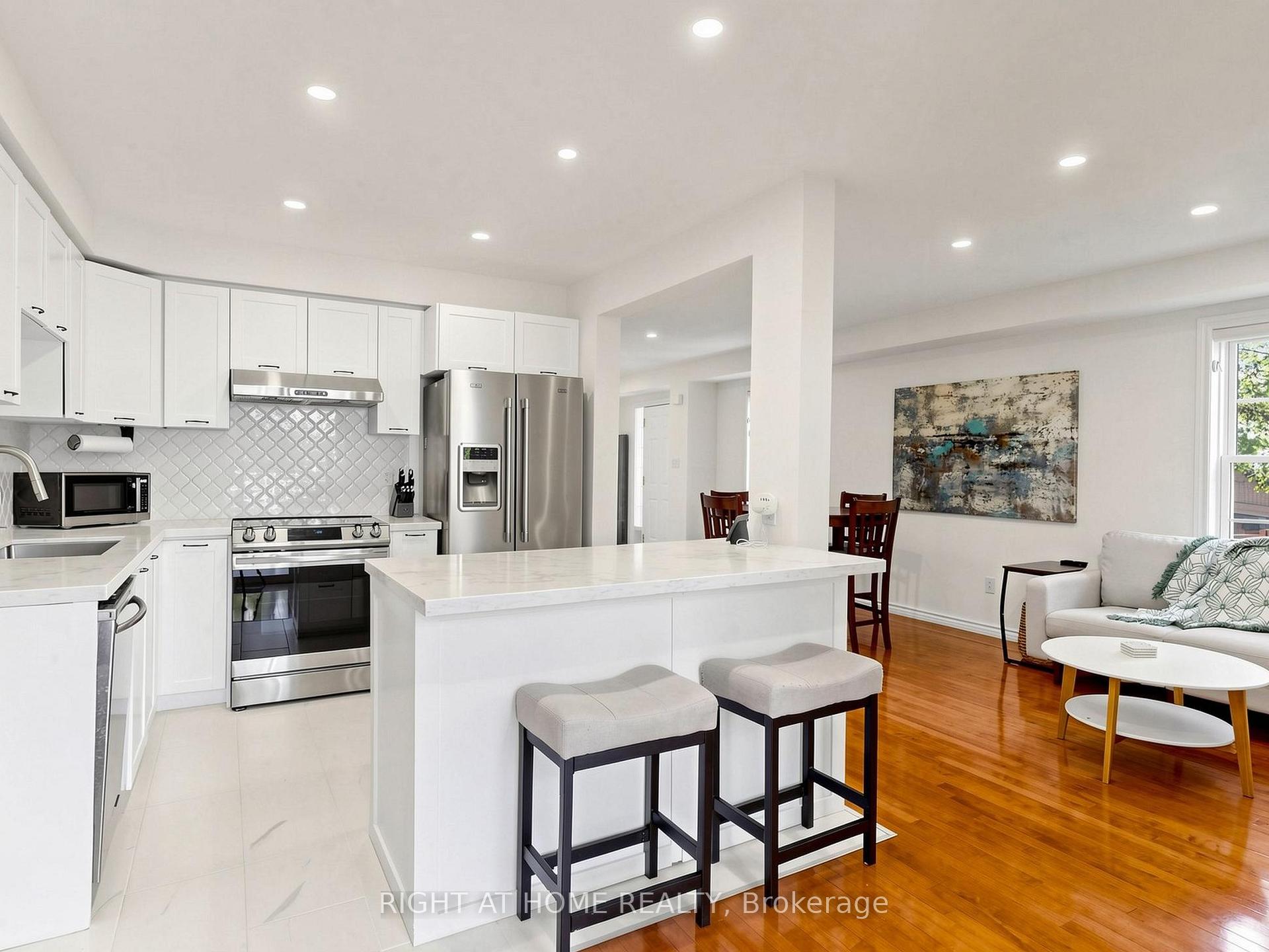 Photo 8 of 25 Teagarden Court, Whitby, Rolling Acres — HOMEH