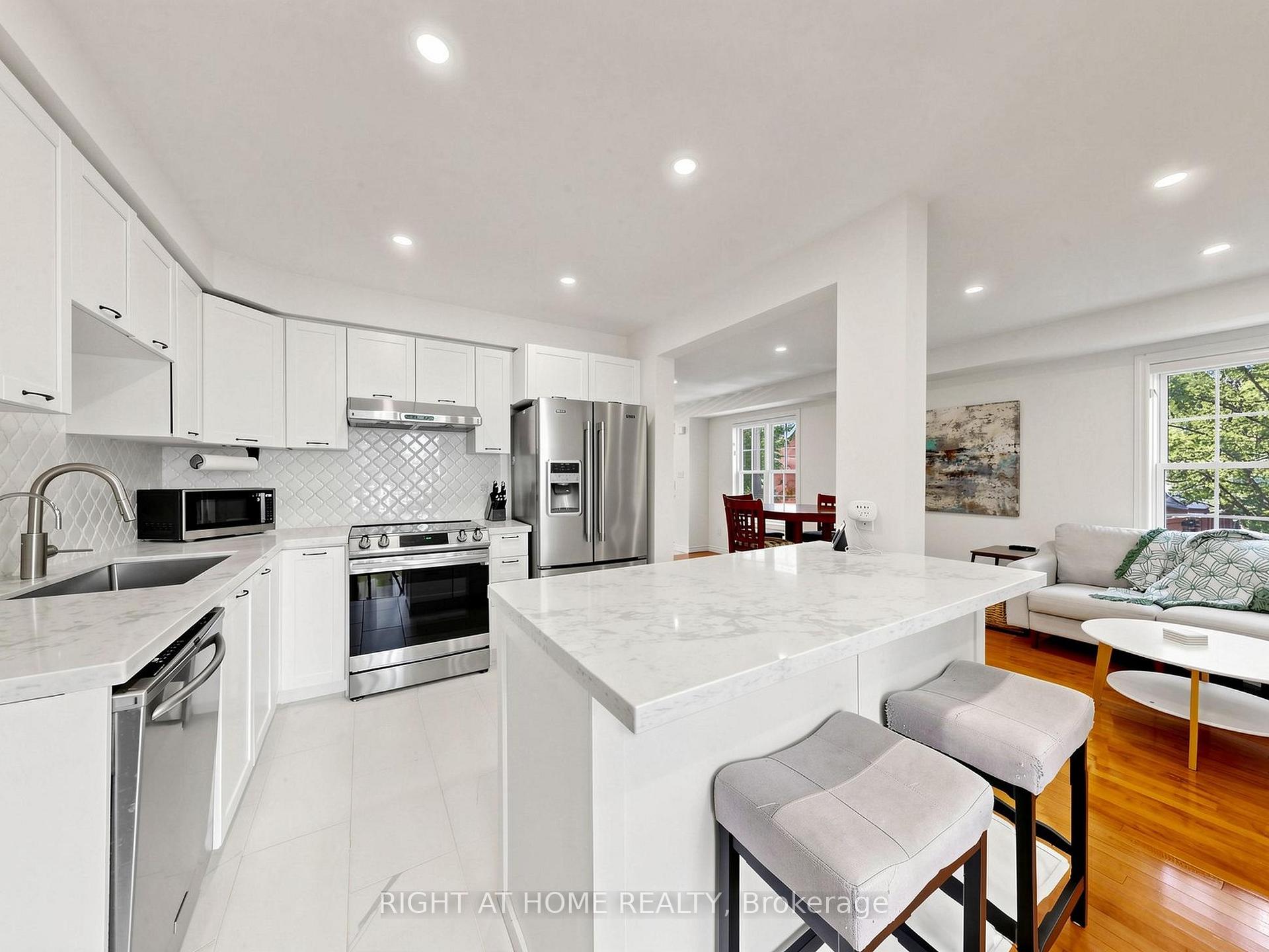 Photo 12 of 25 Teagarden Court, Whitby, Rolling Acres — HOMEH