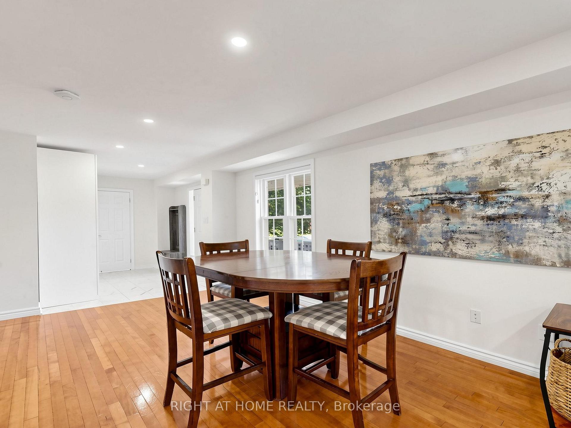 Photo 13 of 25 Teagarden Court, Whitby, Rolling Acres — HOMEH