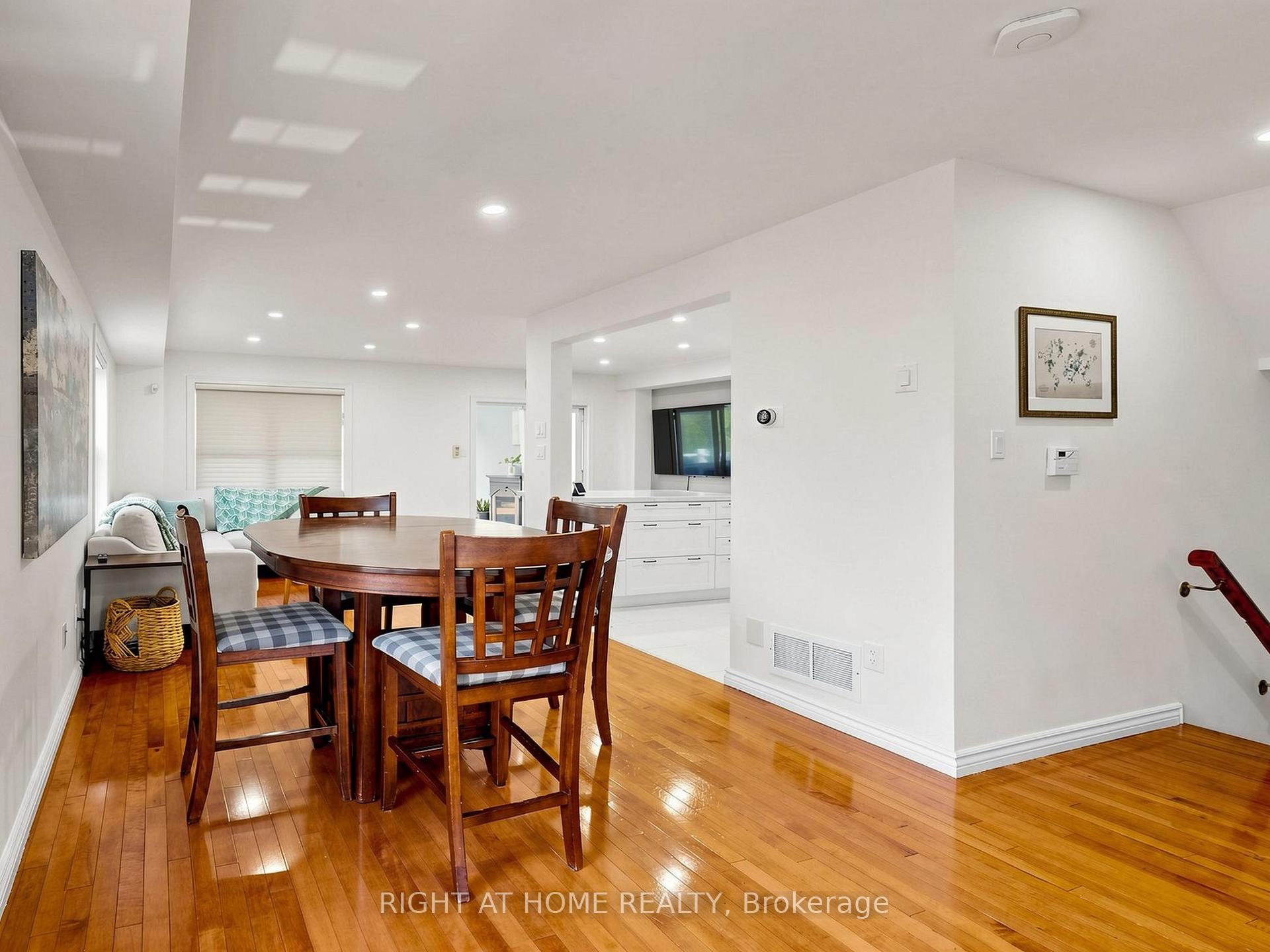 Photo 15 of 25 Teagarden Court, Whitby, Rolling Acres — HOMEH