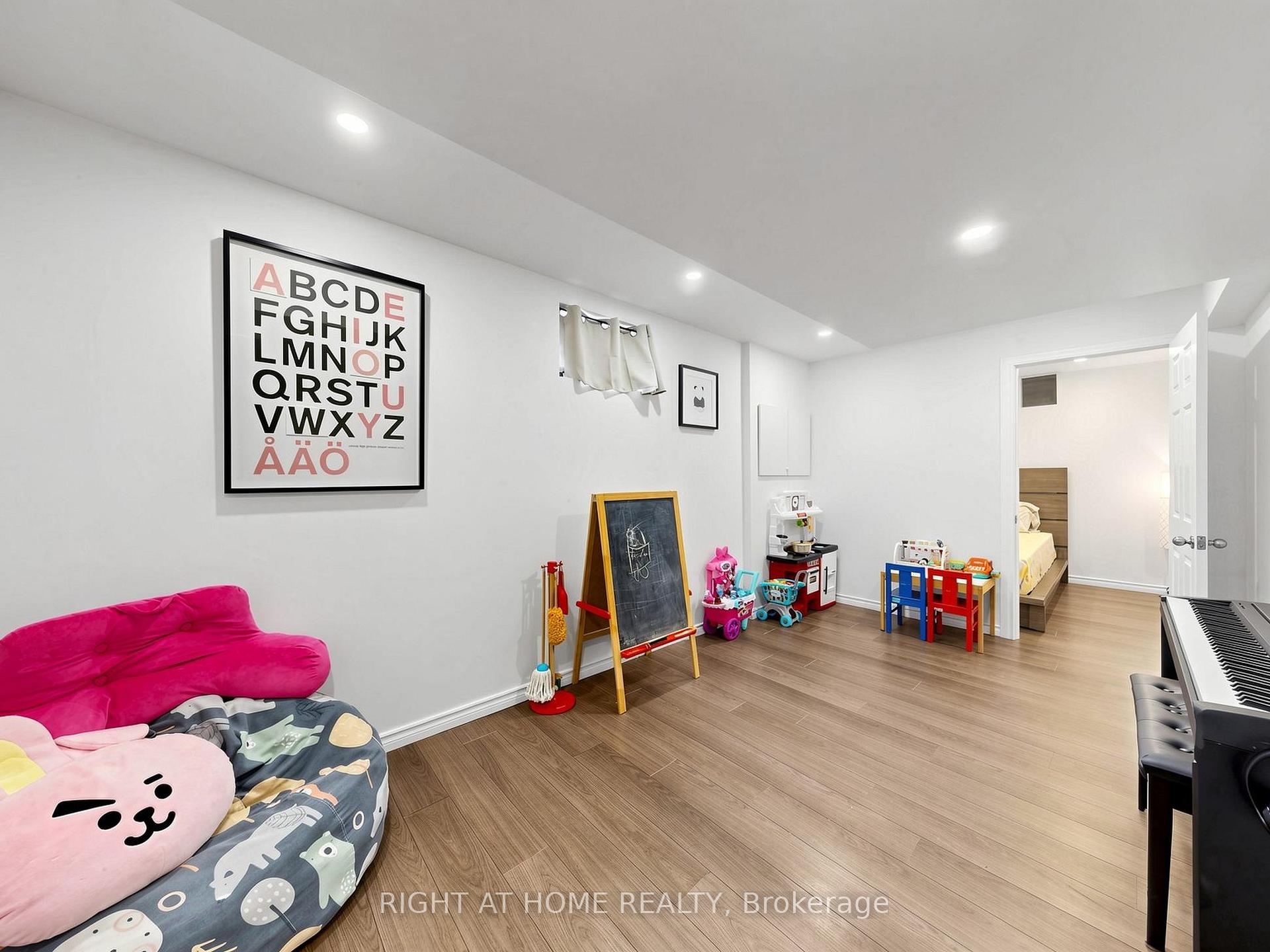 Photo 32 of 25 Teagarden Court, Whitby, Rolling Acres — HOMEH
