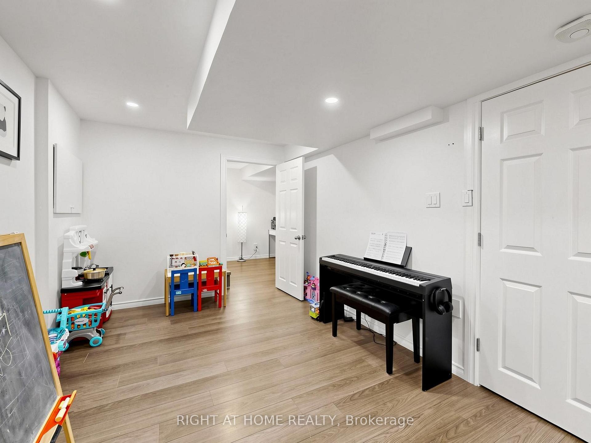 Photo 33 of 25 Teagarden Court, Whitby, Rolling Acres — HOMEH