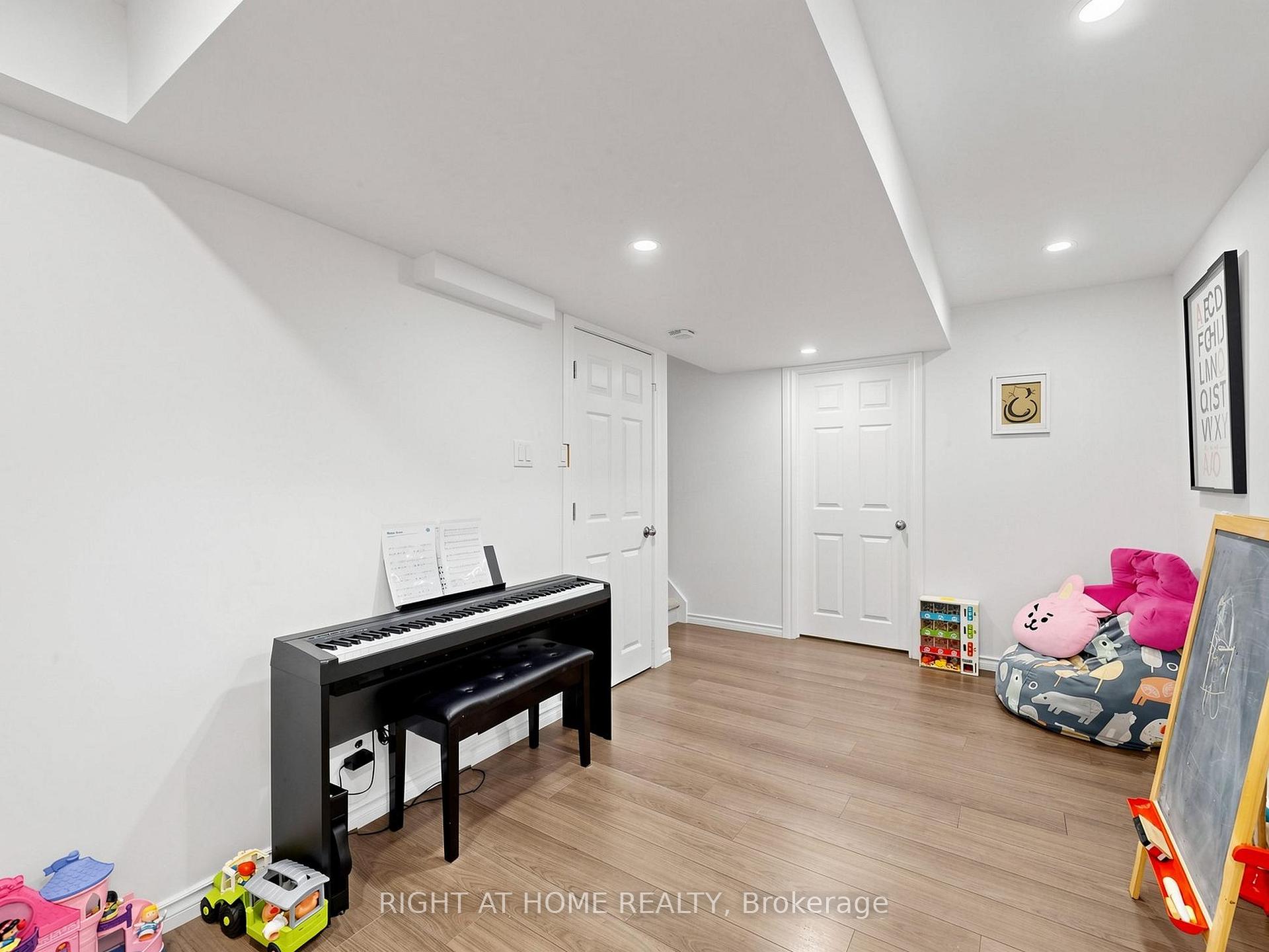 Photo 34 of 25 Teagarden Court, Whitby, Rolling Acres — HOMEH