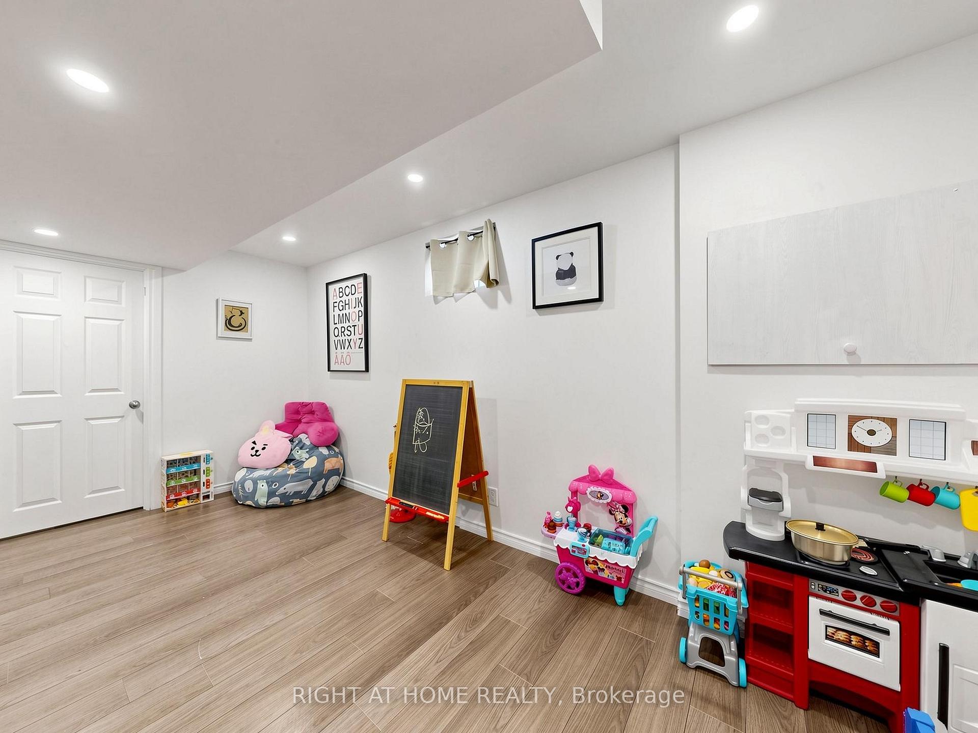 Photo 35 of 25 Teagarden Court, Whitby, Rolling Acres — HOMEH