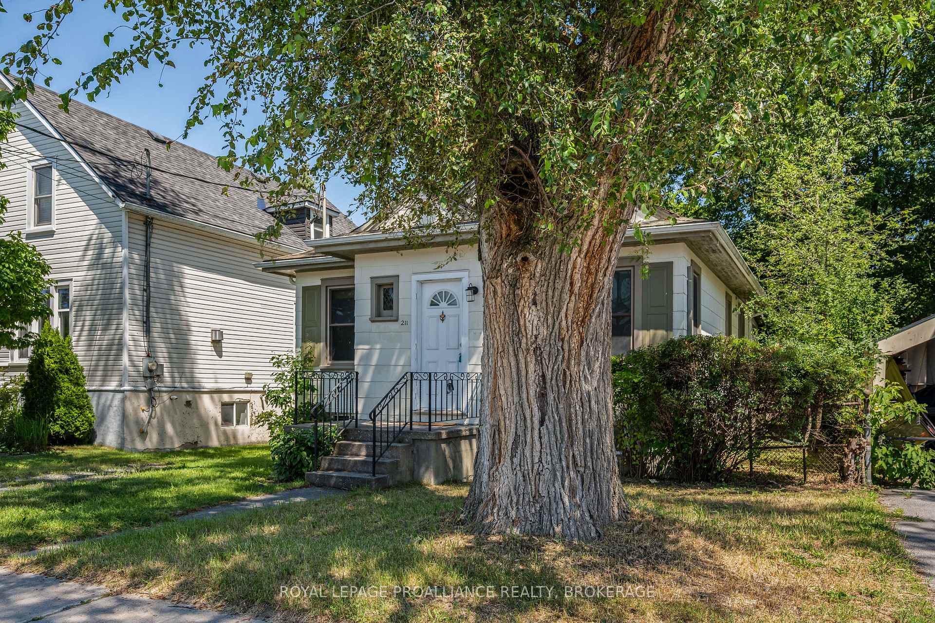 Photo 5 of 211 Toronto Street, Kingston, Central City East — HOMEH
