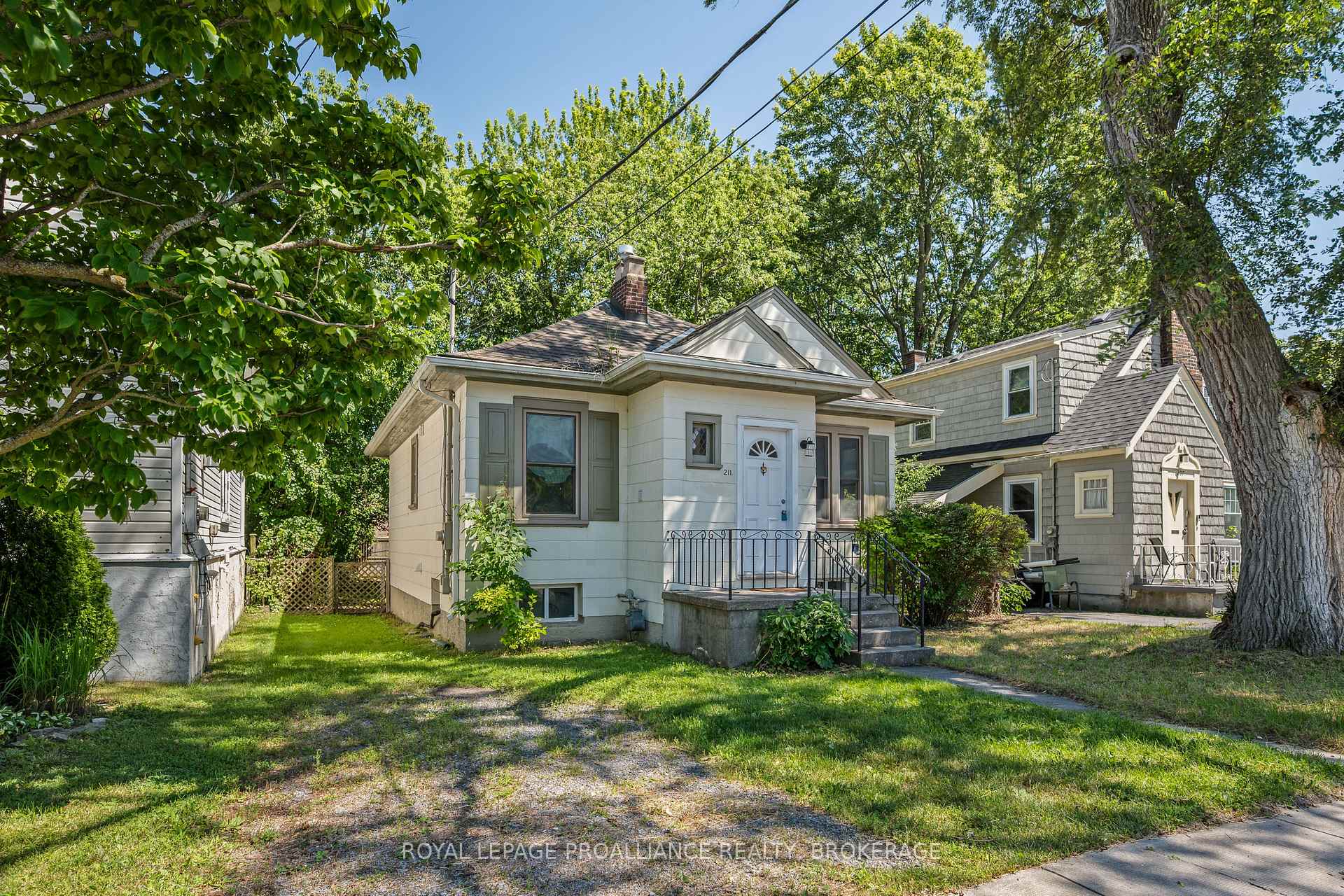 Photo 4 of 211 Toronto Street, Kingston, Central City East — HOMEH