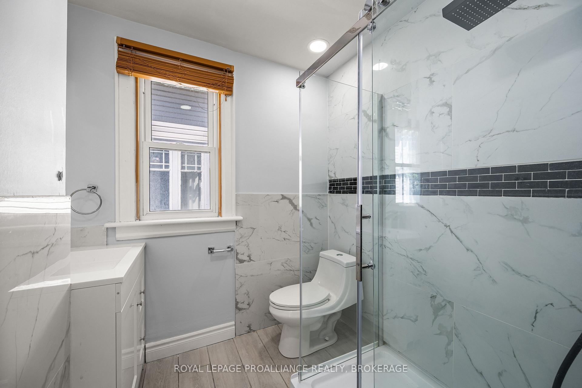 Photo 24 of 211 Toronto Street, Kingston, Central City East — HOMEH