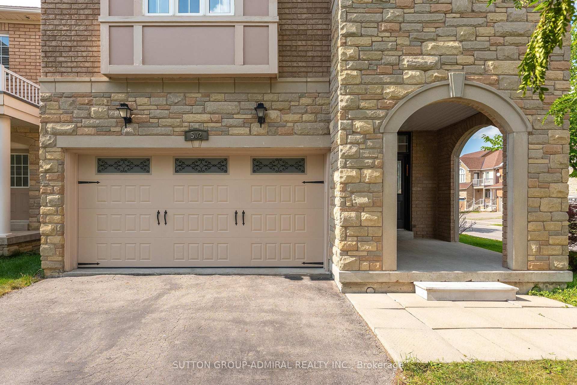 Photo 3 of 502 Apple Blossom Drive, Vaughan, Patterson — HOMEH