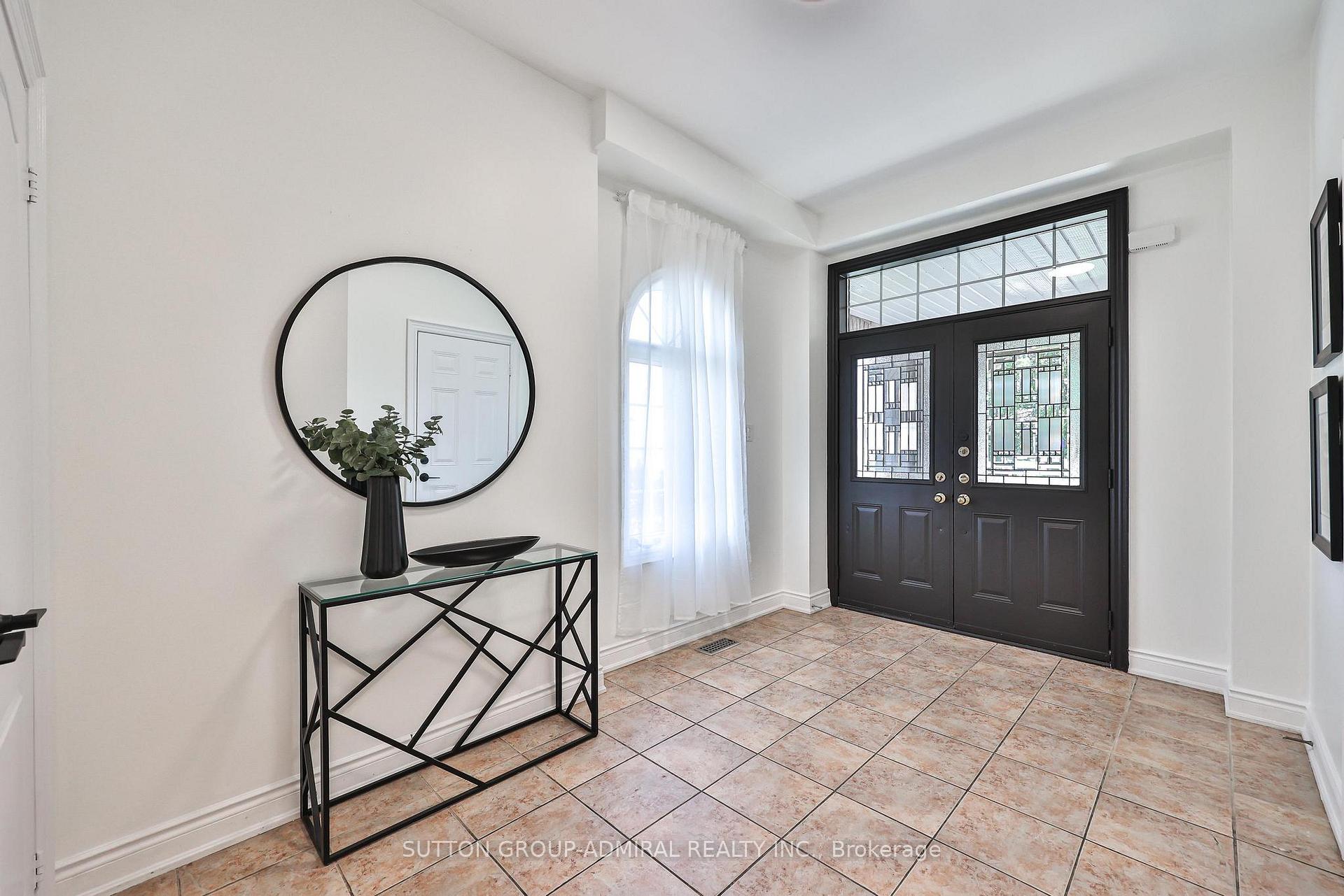 Photo 4 of 502 Apple Blossom Drive, Vaughan, Patterson — HOMEH