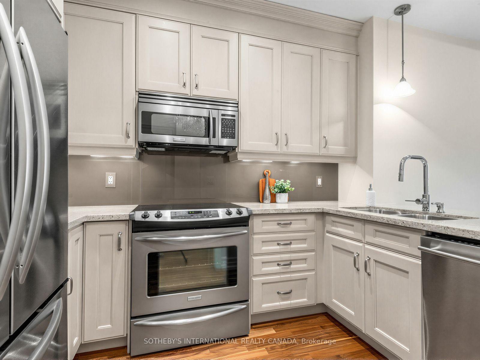 Photo 5 of Unit 224, 21 Burkebrook Place, North York, Bridle Path-Sunnybrook-York Mills — HOMEH
