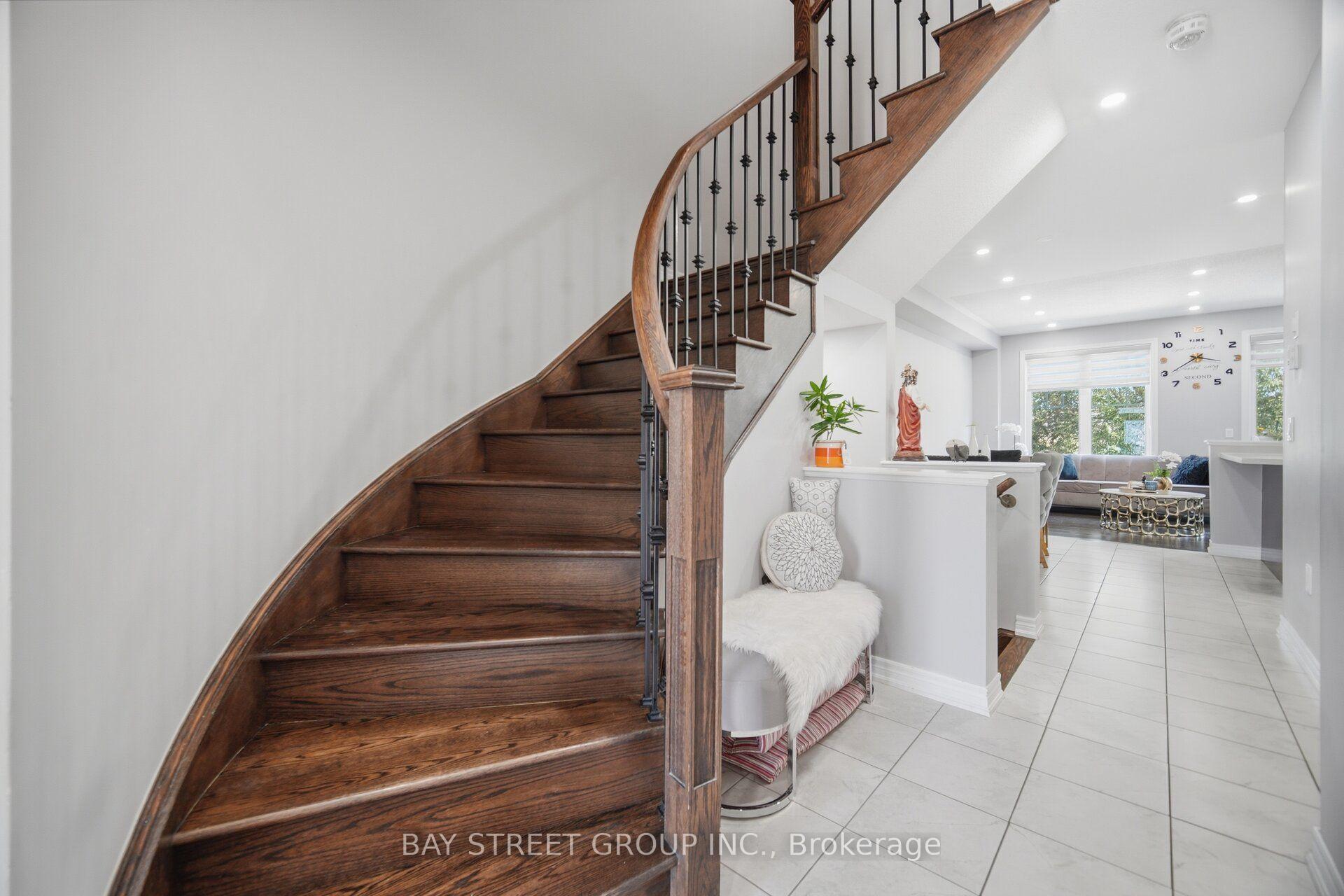 Photo 6 of 20 Davenfield Circle, Brampton, Bram East — HOMEH