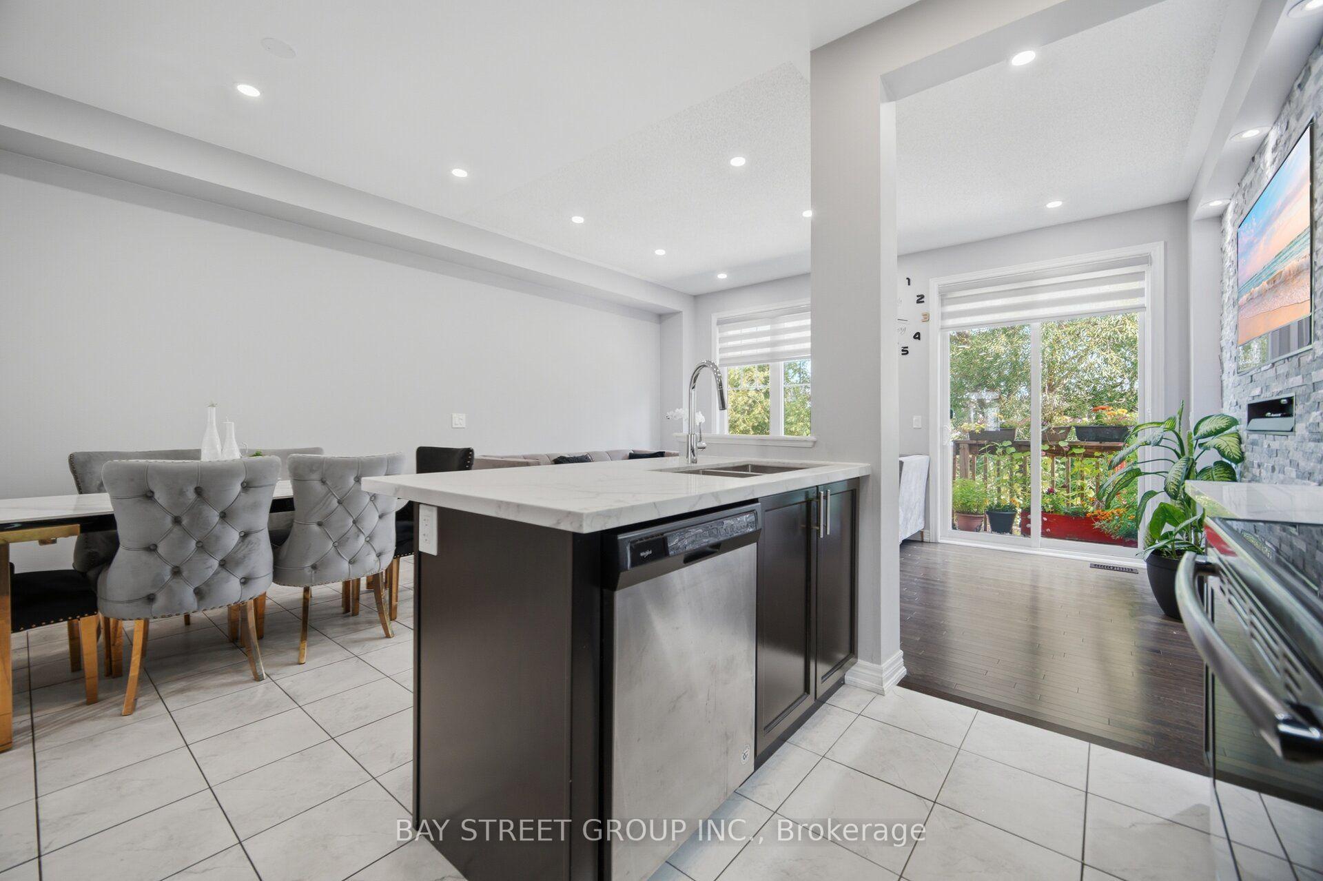 Photo 8 of 20 Davenfield Circle, Brampton, Bram East — HOMEH