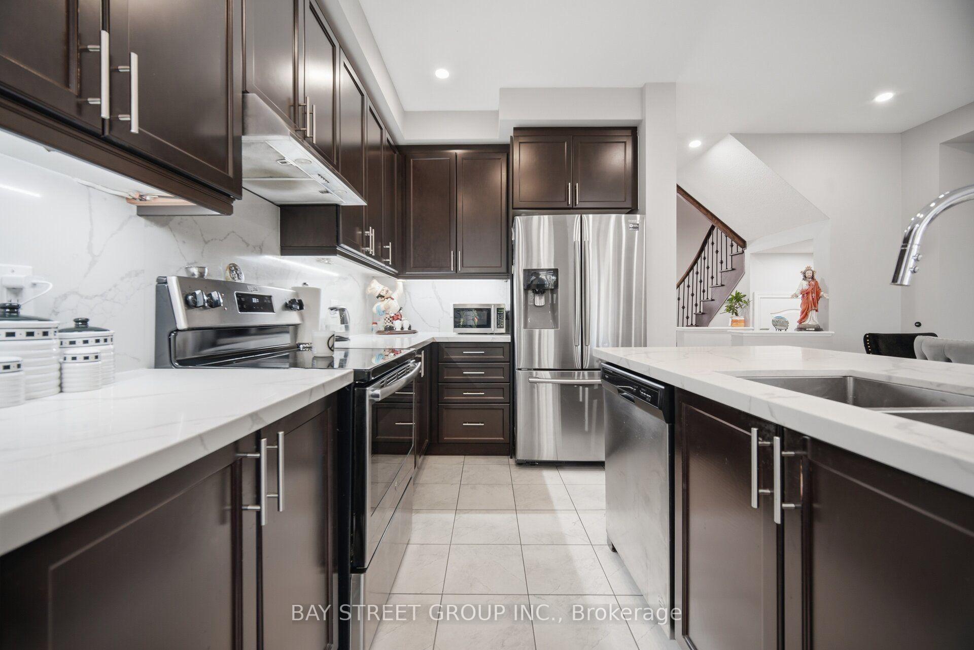 Photo 11 of 20 Davenfield Circle, Brampton, Bram East — HOMEH