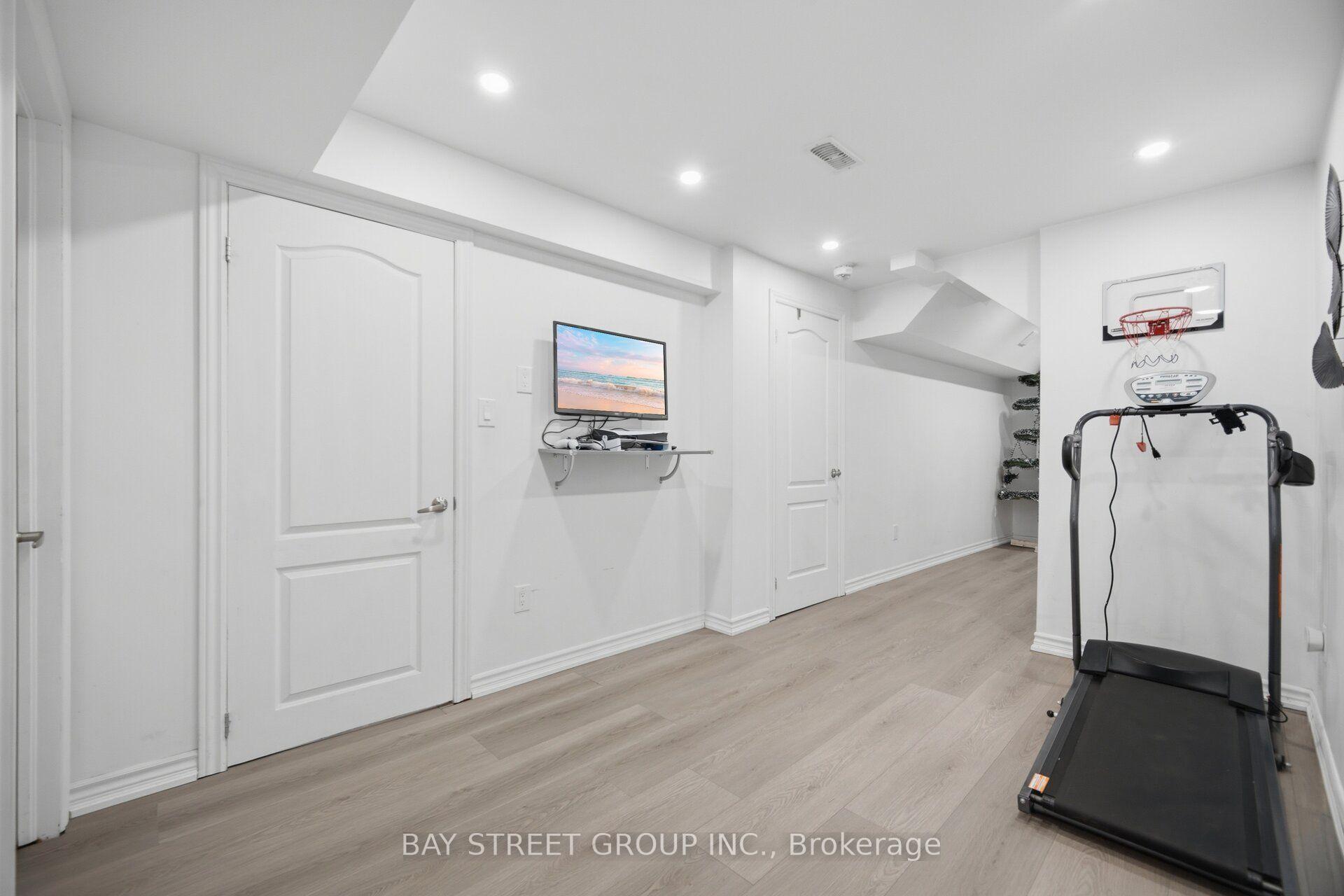 Photo 26 of 20 Davenfield Circle, Brampton, Bram East — HOMEH