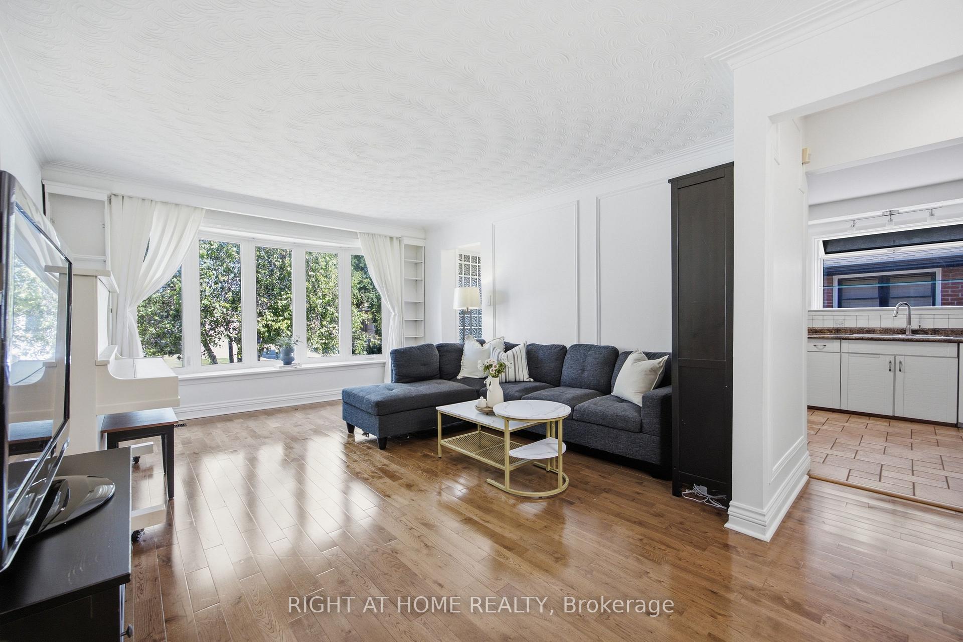 Photo 6 of 45 Faversham Crescent, Etobicoke, Eringate-Centennial-West Deane — HOMEH