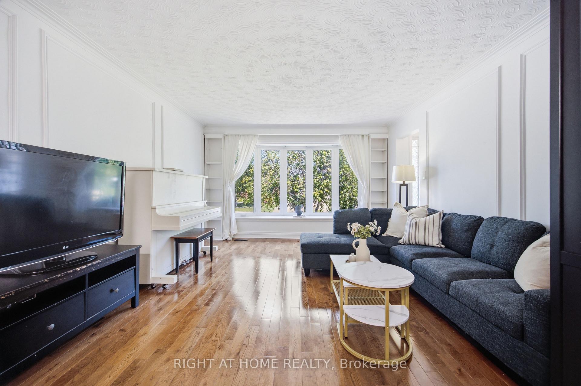 Photo 7 of 45 Faversham Crescent, Etobicoke, Eringate-Centennial-West Deane — HOMEH
