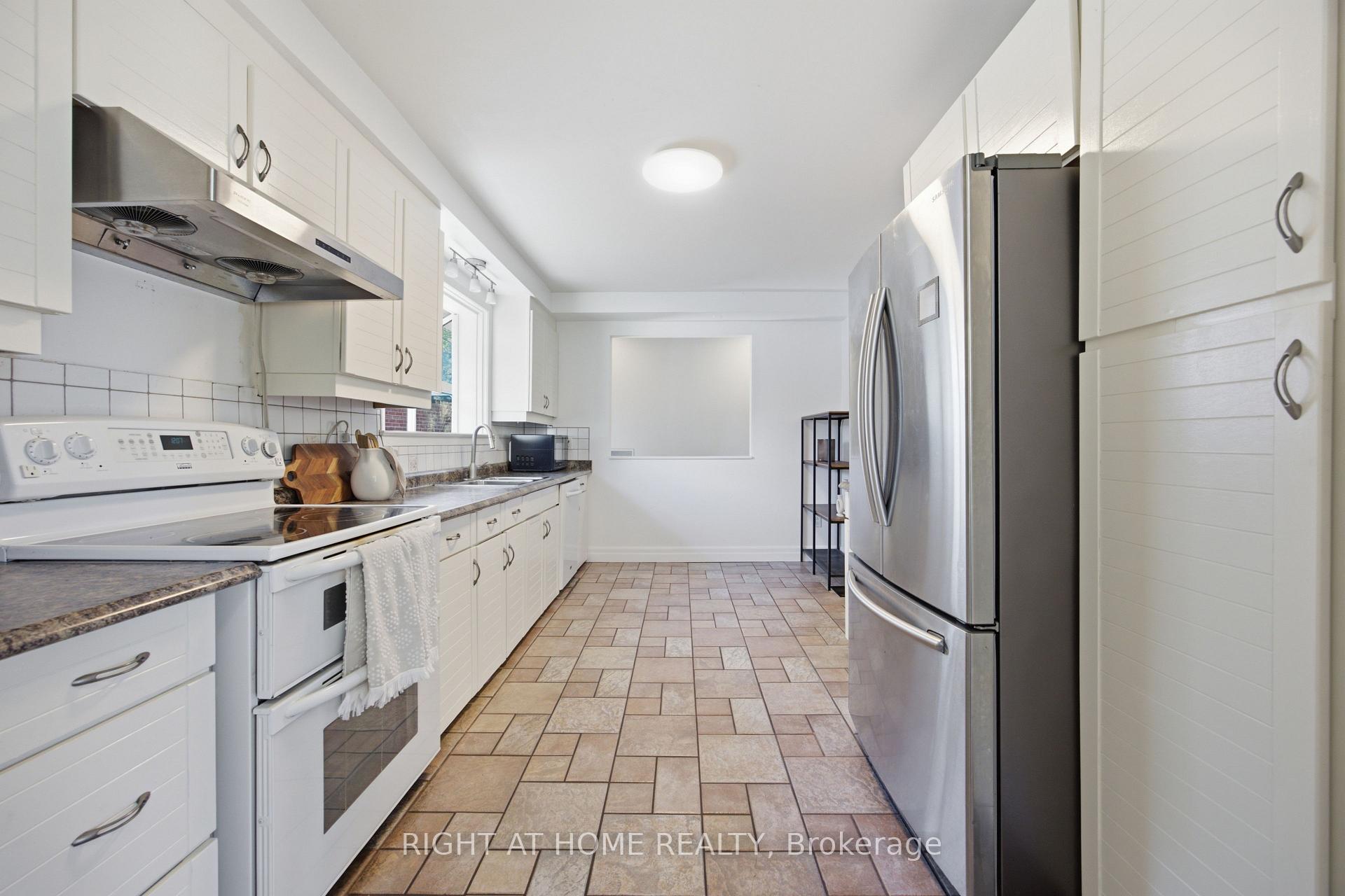 Photo 14 of 45 Faversham Crescent, Etobicoke, Eringate-Centennial-West Deane — HOMEH