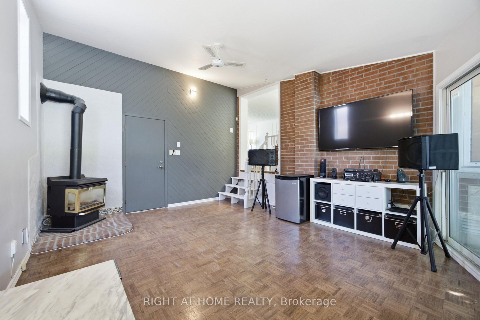 Photo 15 of 45 Faversham Crescent, Etobicoke, Eringate-Centennial-West Deane — HOMEH