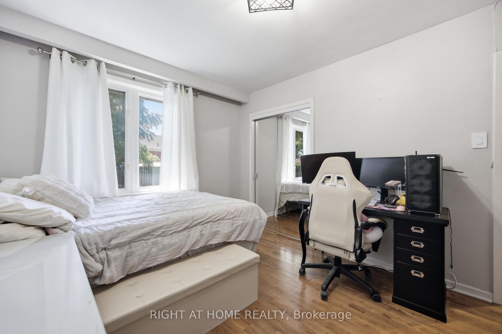 Photo 17 of 45 Faversham Crescent, Etobicoke, Eringate-Centennial-West Deane — HOMEH