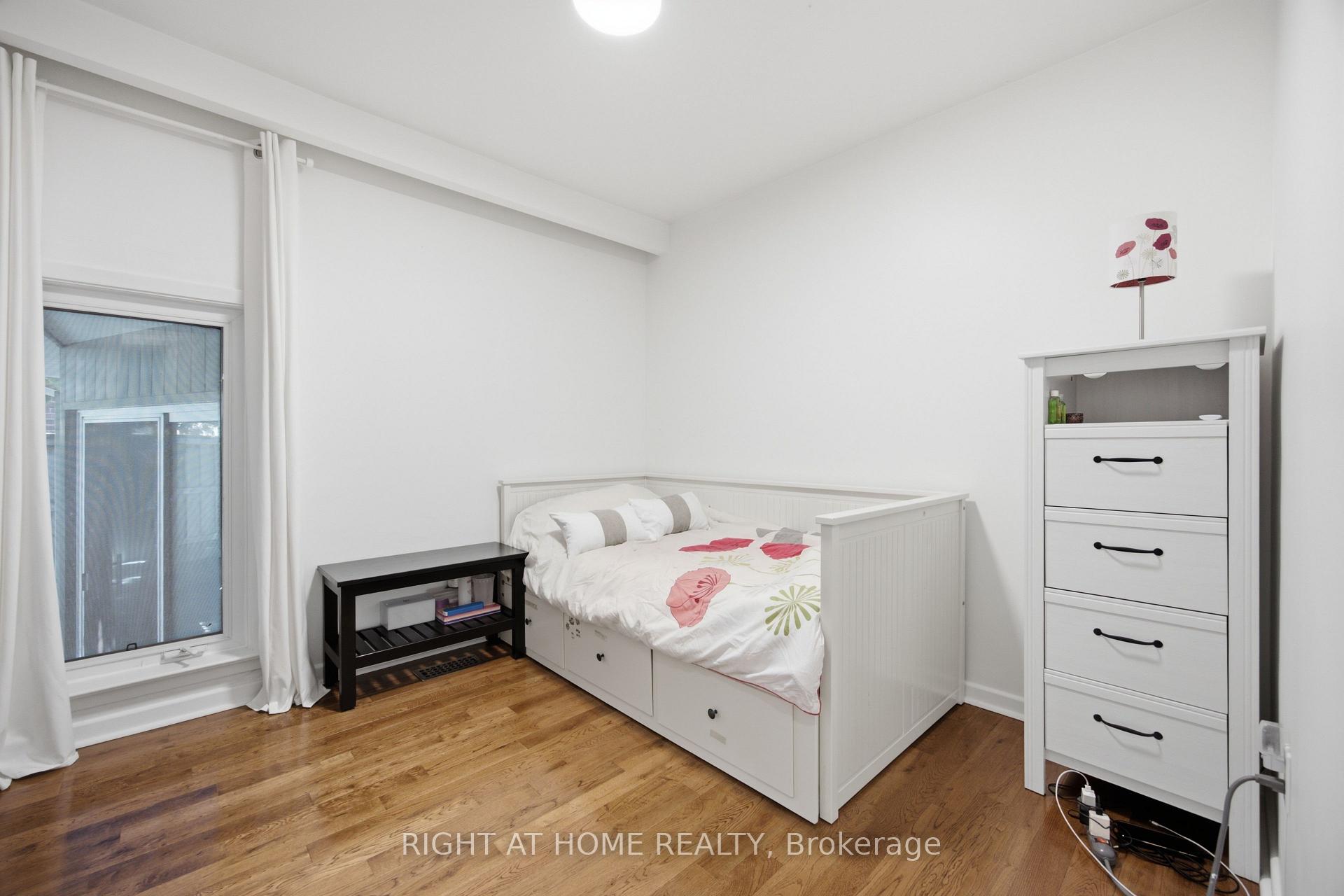 Photo 21 of 45 Faversham Crescent, Etobicoke, Eringate-Centennial-West Deane — HOMEH