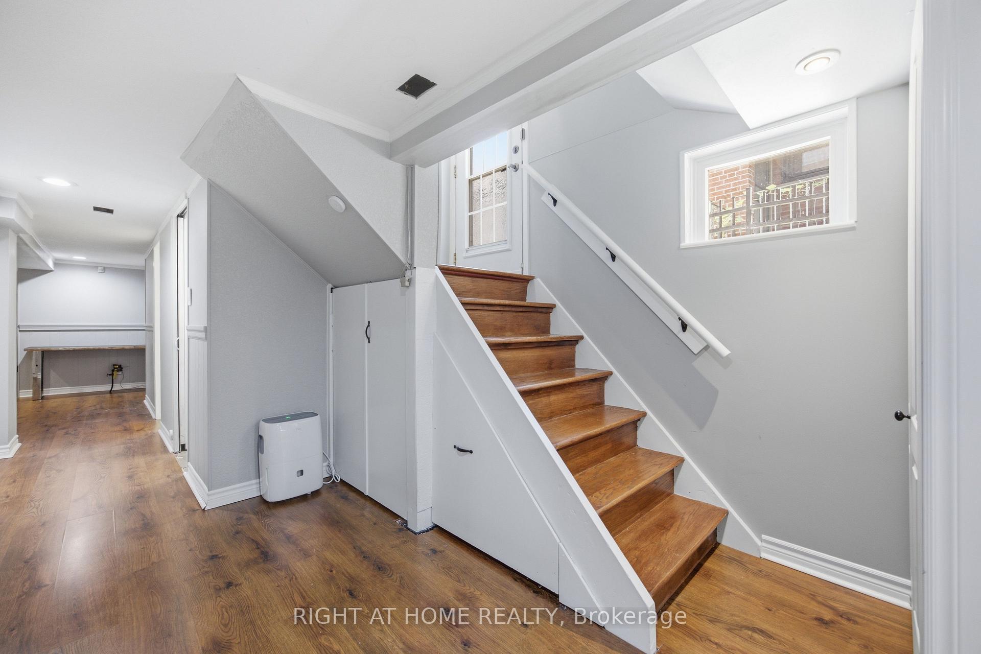 Photo 24 of 45 Faversham Crescent, Etobicoke, Eringate-Centennial-West Deane — HOMEH