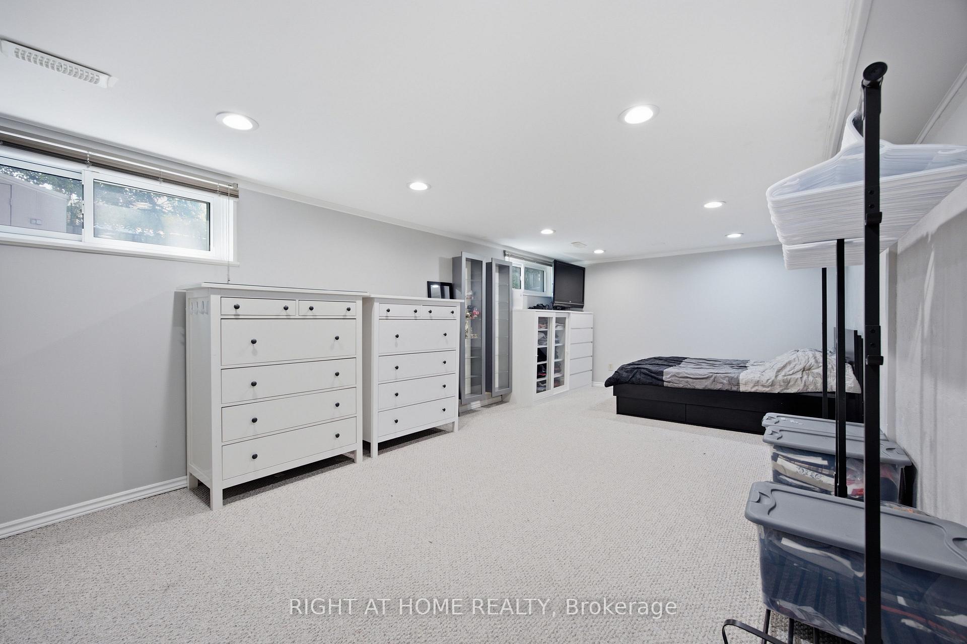Photo 26 of 45 Faversham Crescent, Etobicoke, Eringate-Centennial-West Deane — HOMEH