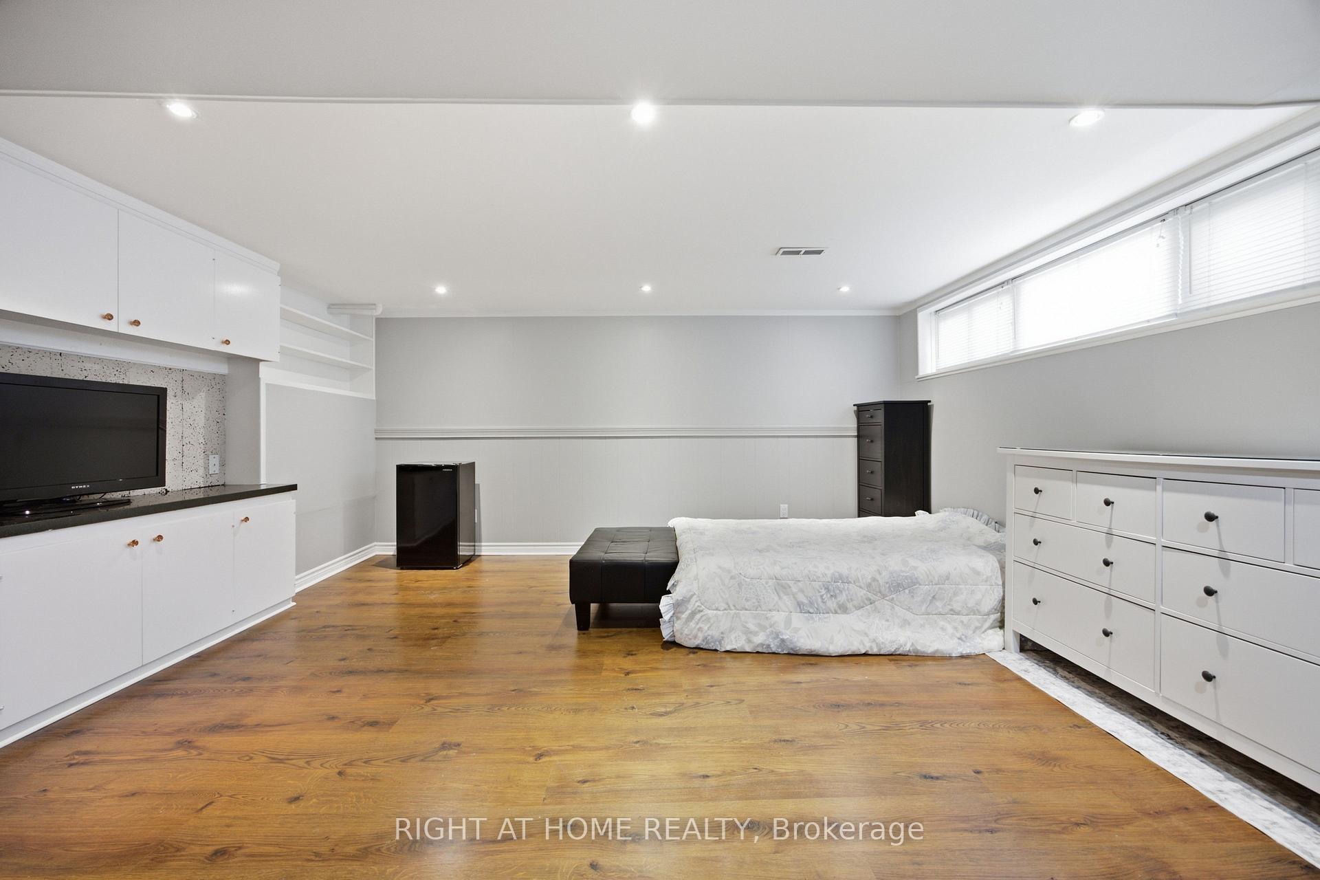 Photo 28 of 45 Faversham Crescent, Etobicoke, Eringate-Centennial-West Deane — HOMEH