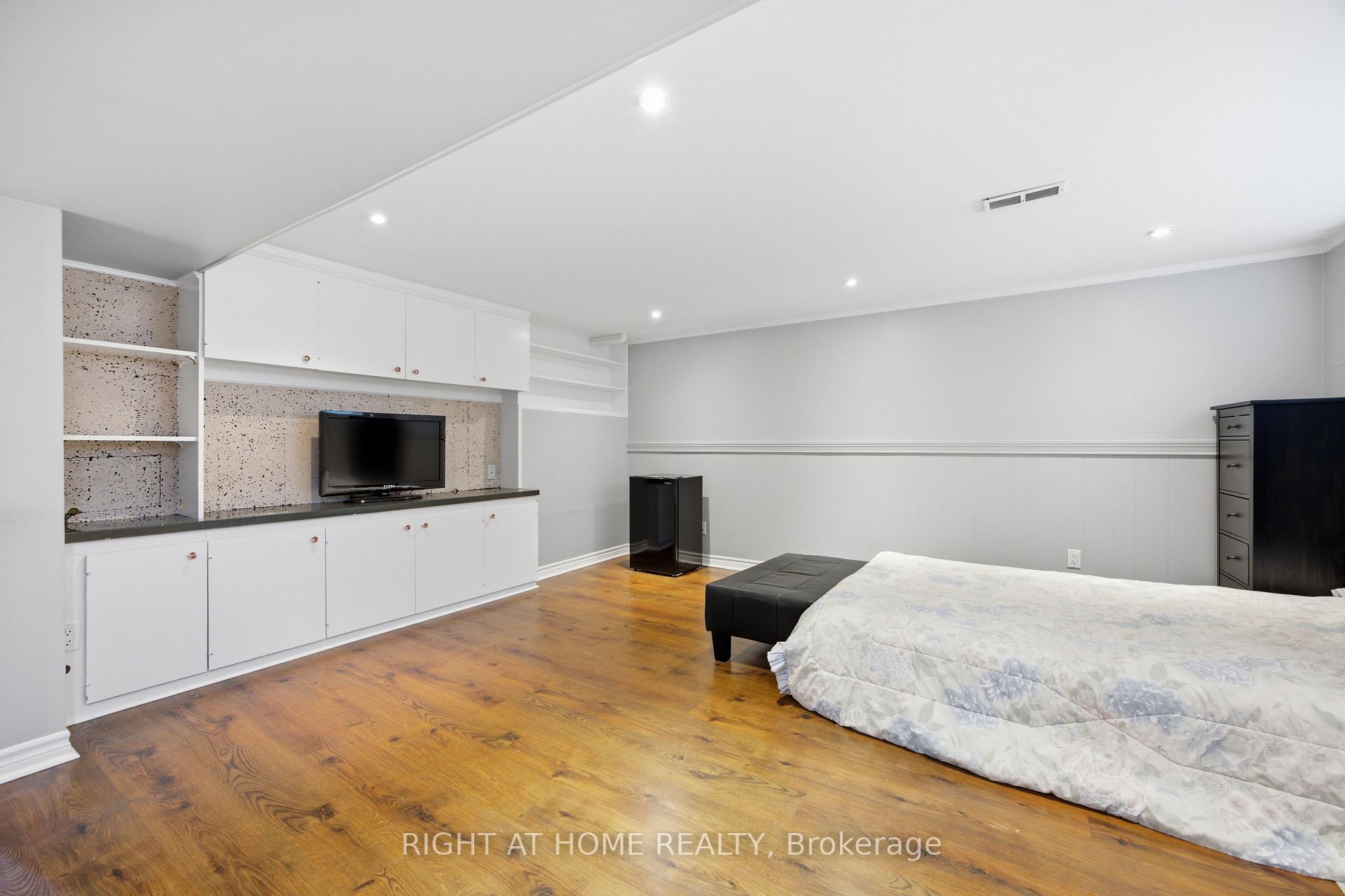 Photo 29 of 45 Faversham Crescent, Etobicoke, Eringate-Centennial-West Deane — HOMEH