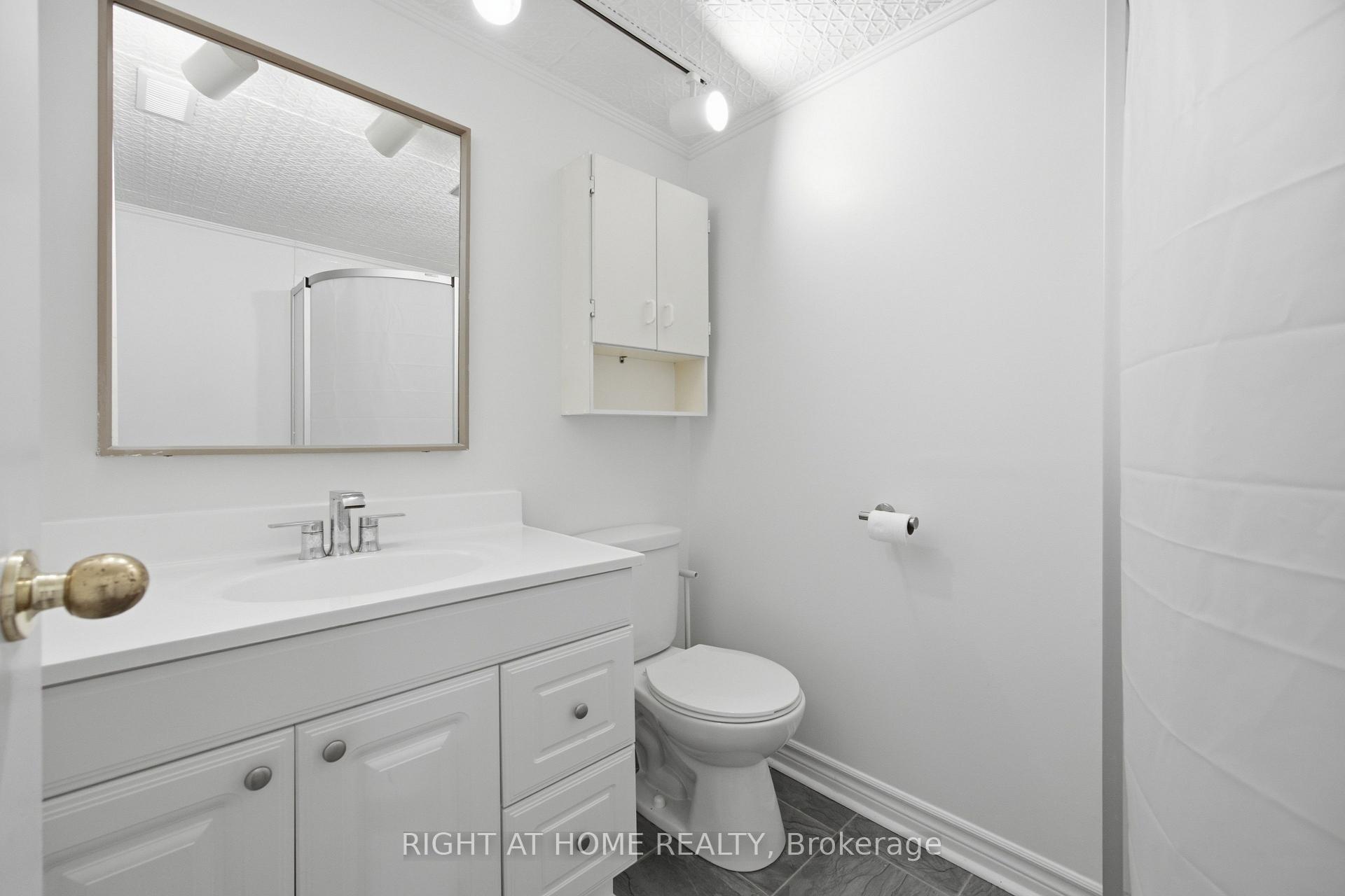 Photo 31 of 45 Faversham Crescent, Etobicoke, Eringate-Centennial-West Deane — HOMEH