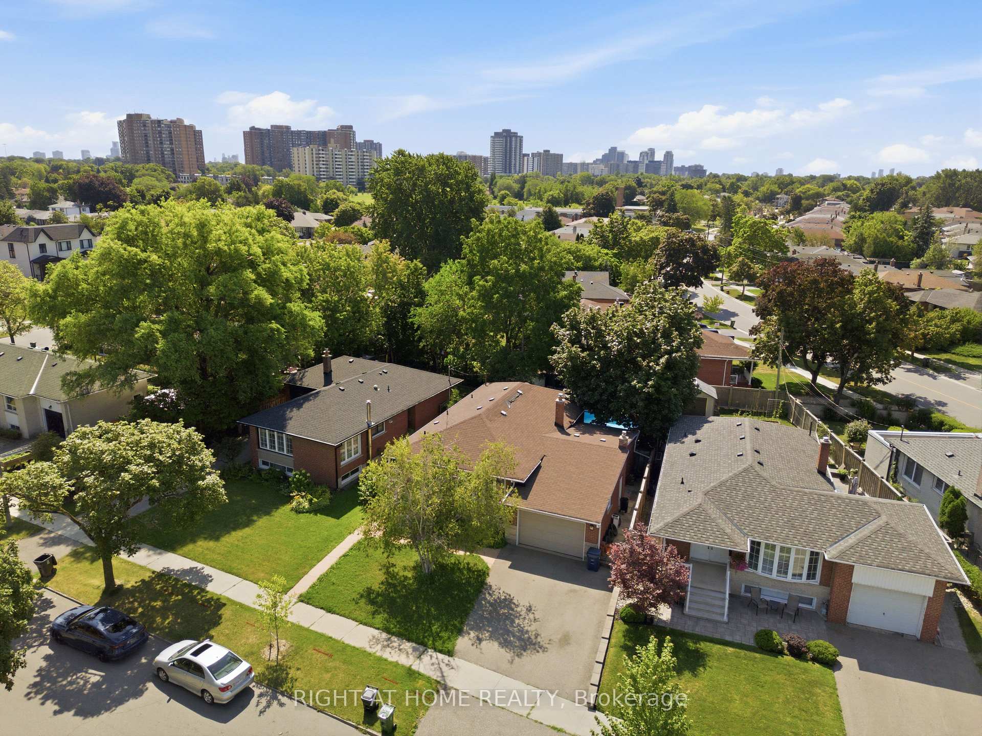 Photo 33 of 45 Faversham Crescent, Etobicoke, Eringate-Centennial-West Deane — HOMEH