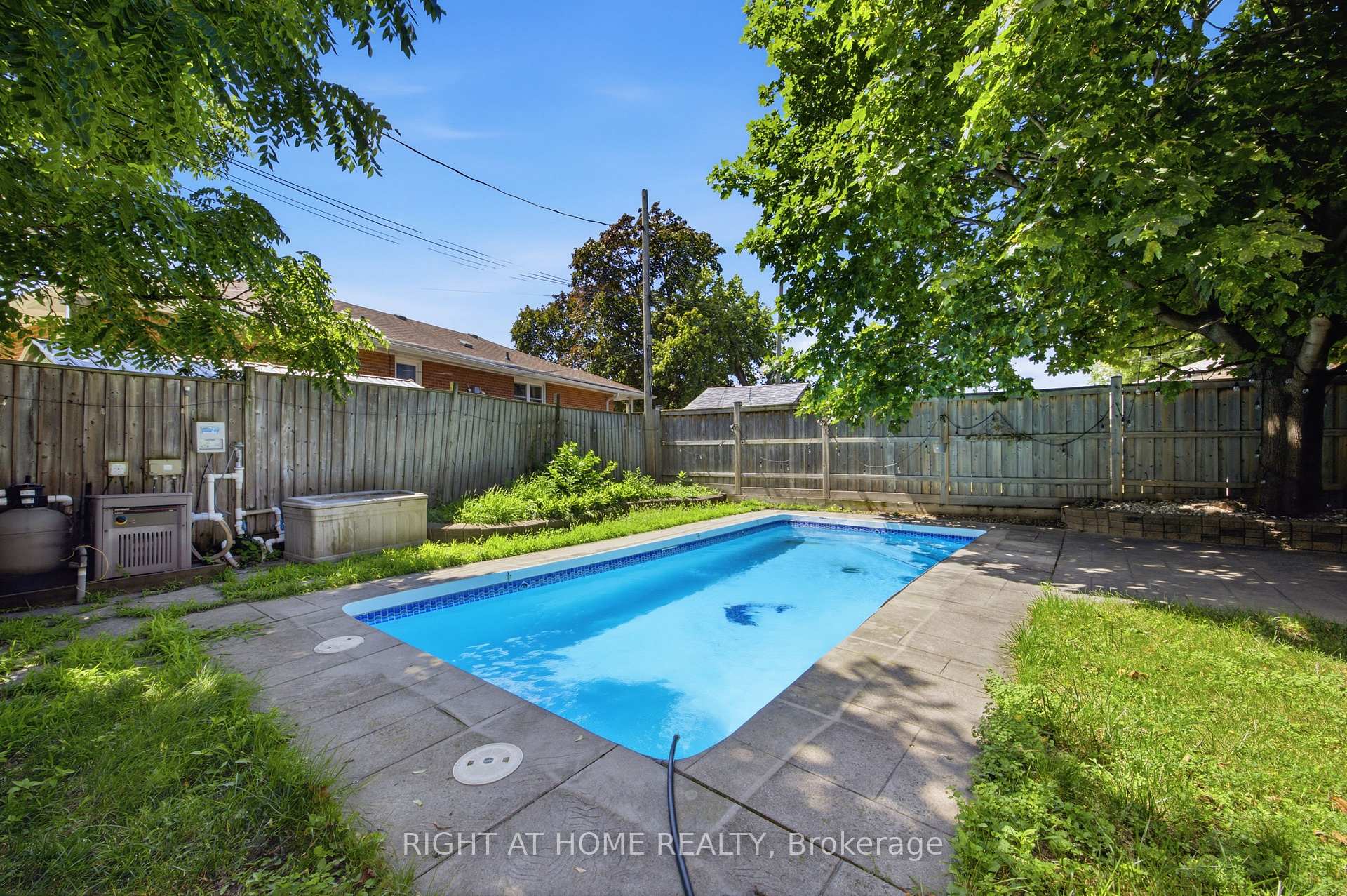 Photo 35 of 45 Faversham Crescent, Etobicoke, Eringate-Centennial-West Deane — HOMEH