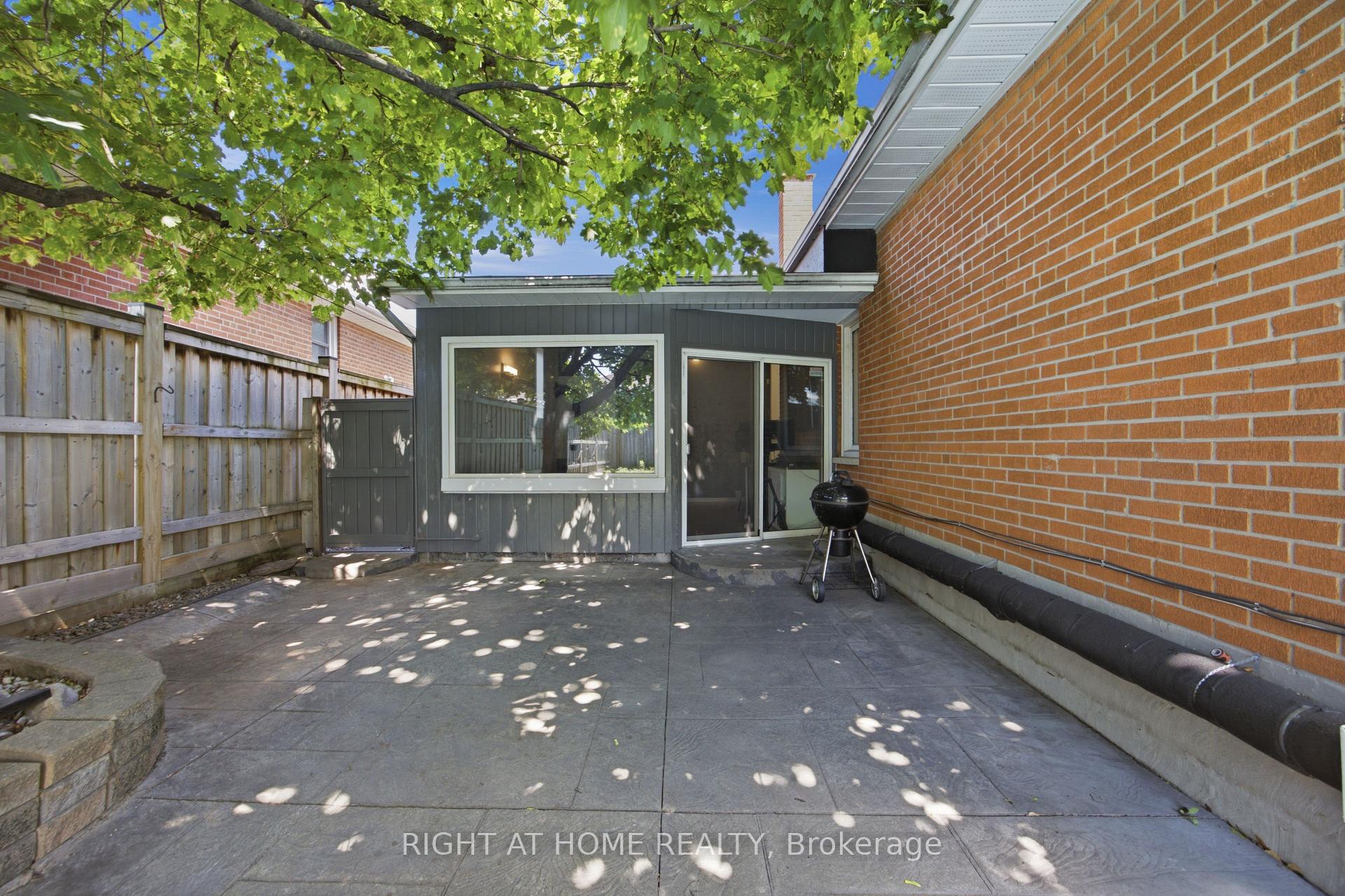 Photo 37 of 45 Faversham Crescent, Etobicoke, Eringate-Centennial-West Deane — HOMEH