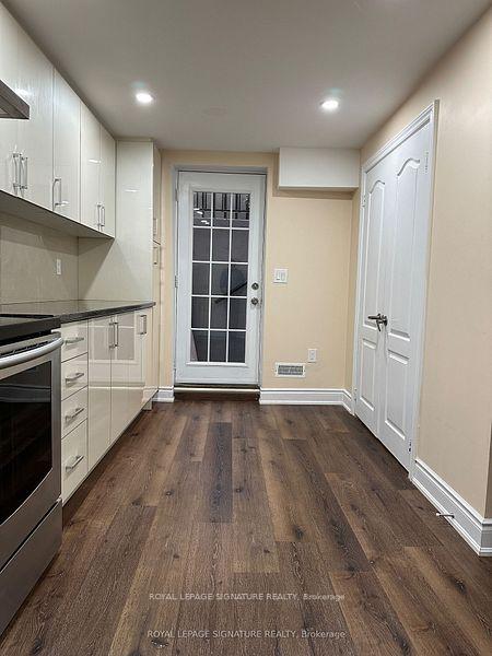 Photo 4 of 36 Ferncastle Crescent, Brampton, Fletcher's Meadow — HOMEH