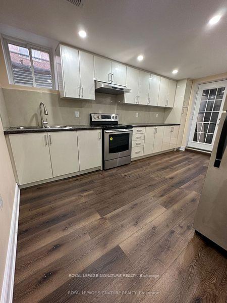 Photo 5 of 36 Ferncastle Crescent, Brampton, Fletcher's Meadow — HOMEH