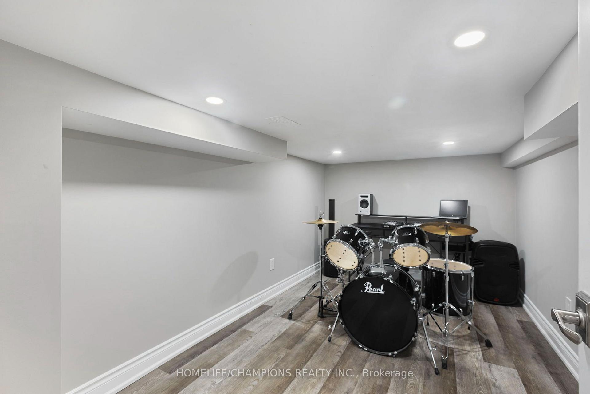 Photo 61 of 993 Dragonfly Avenue, Pickering, Rural Pickering — HOMEH