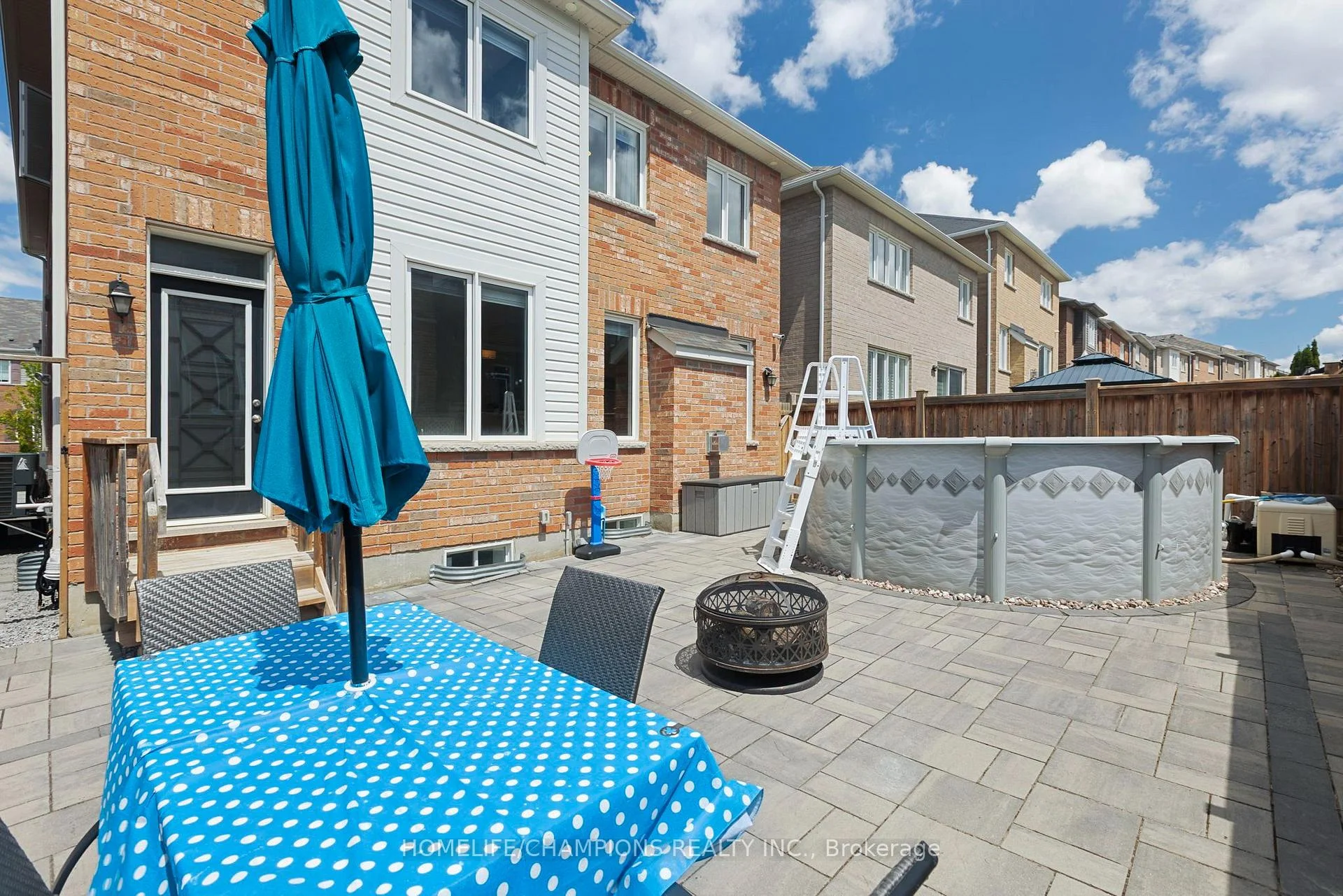 Photo 10 of 993 Dragonfly Avenue, Pickering, Rural Pickering — HOMEH