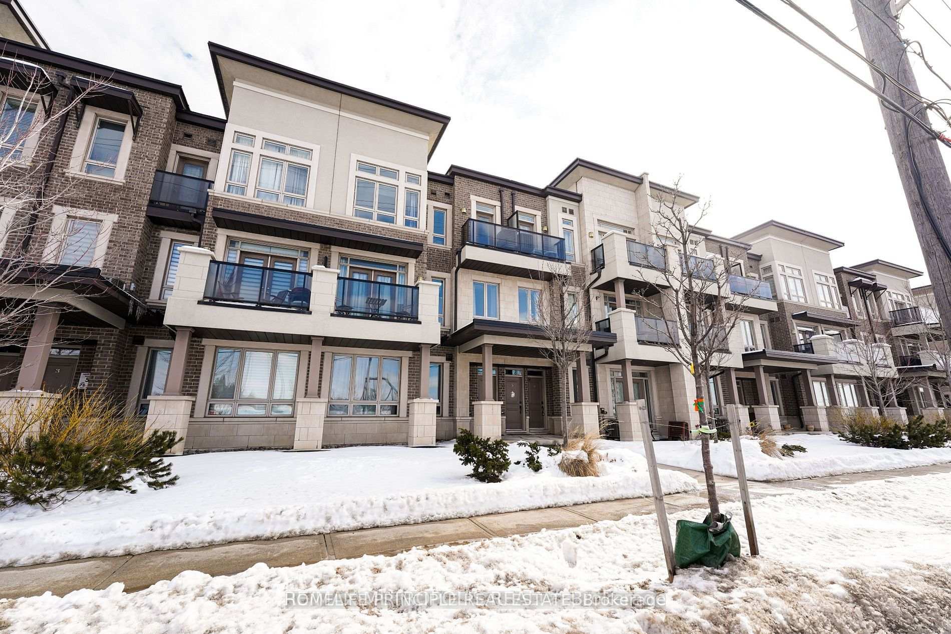Photo 2 of Unit 6, 9621 Jane Street, Vaughan, Maple — HOMEH