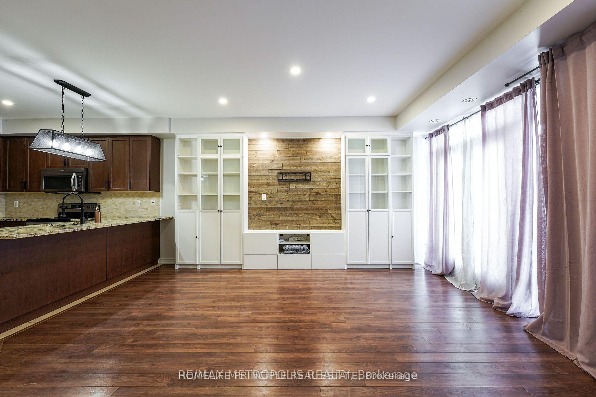 Photo 7 of Unit 6, 9621 Jane Street, Vaughan, Maple — HOMEH