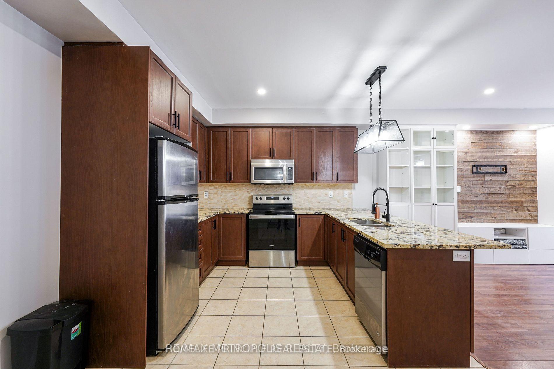 Photo 18 of Unit 6, 9621 Jane Street, Vaughan, Maple — HOMEH