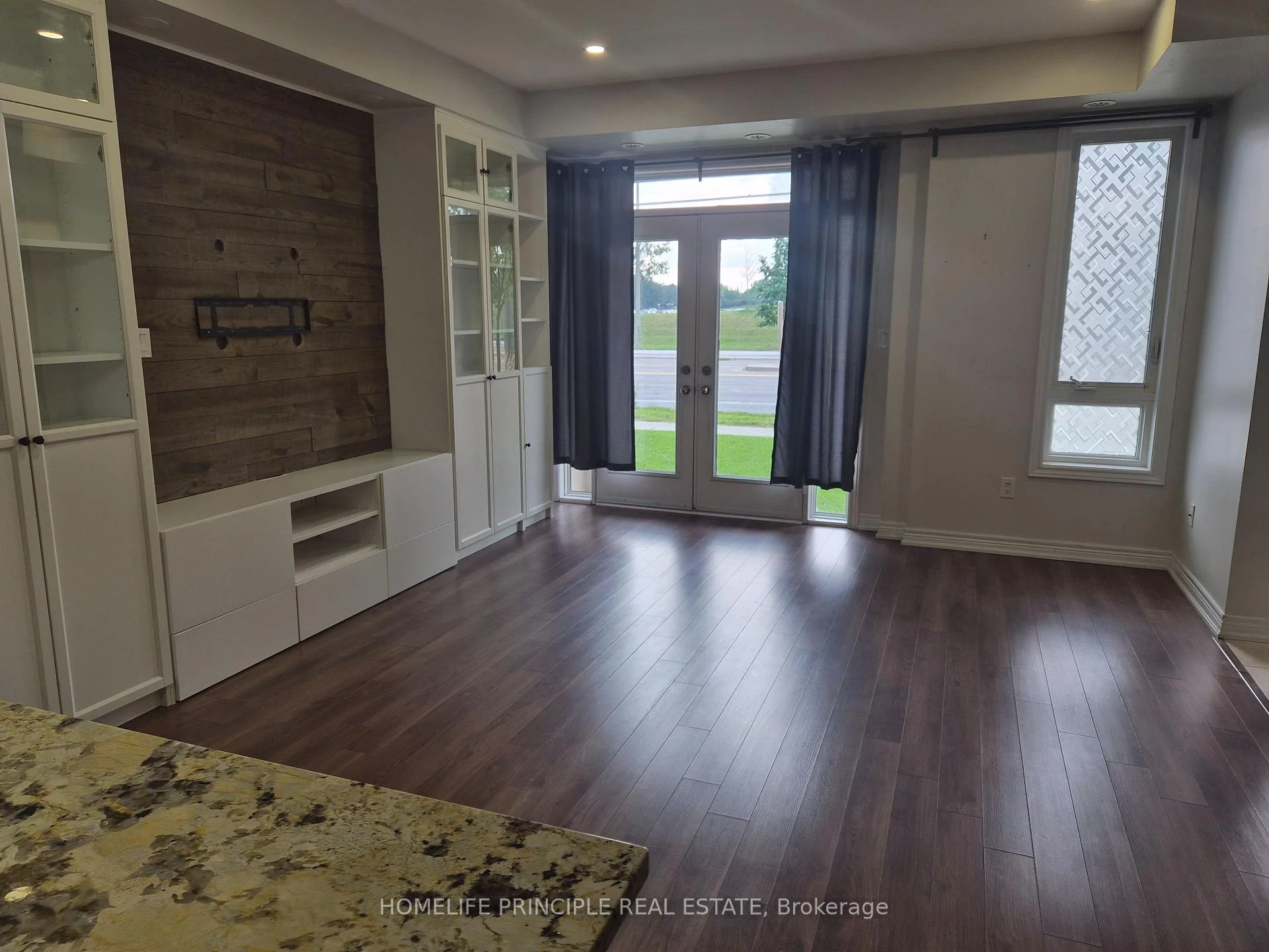 Photo 6 of Unit 6, 9621 Jane Street, Vaughan, Maple — HOMEH